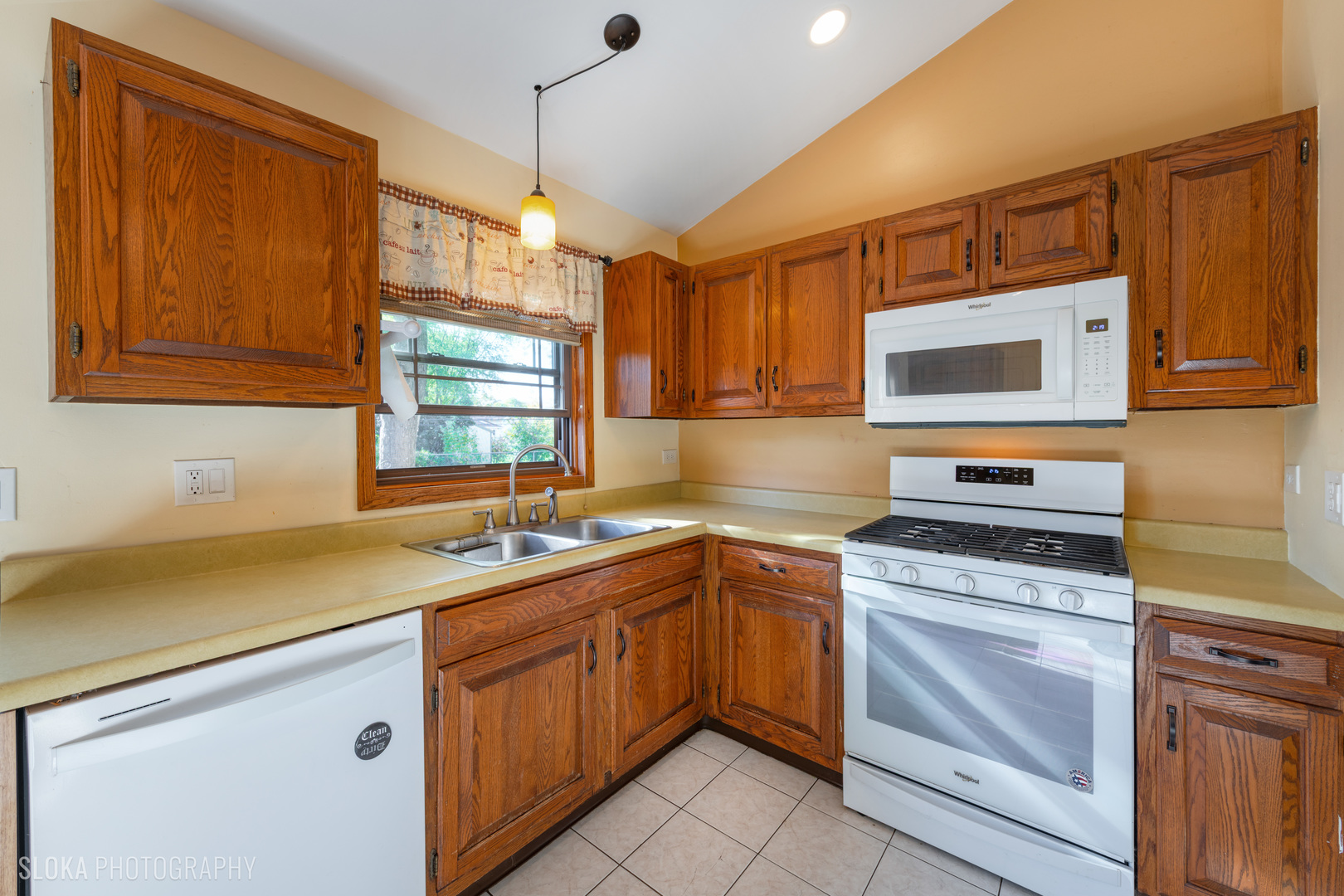 2103 Witchwood Lane, Lindenhurst, IL 60046