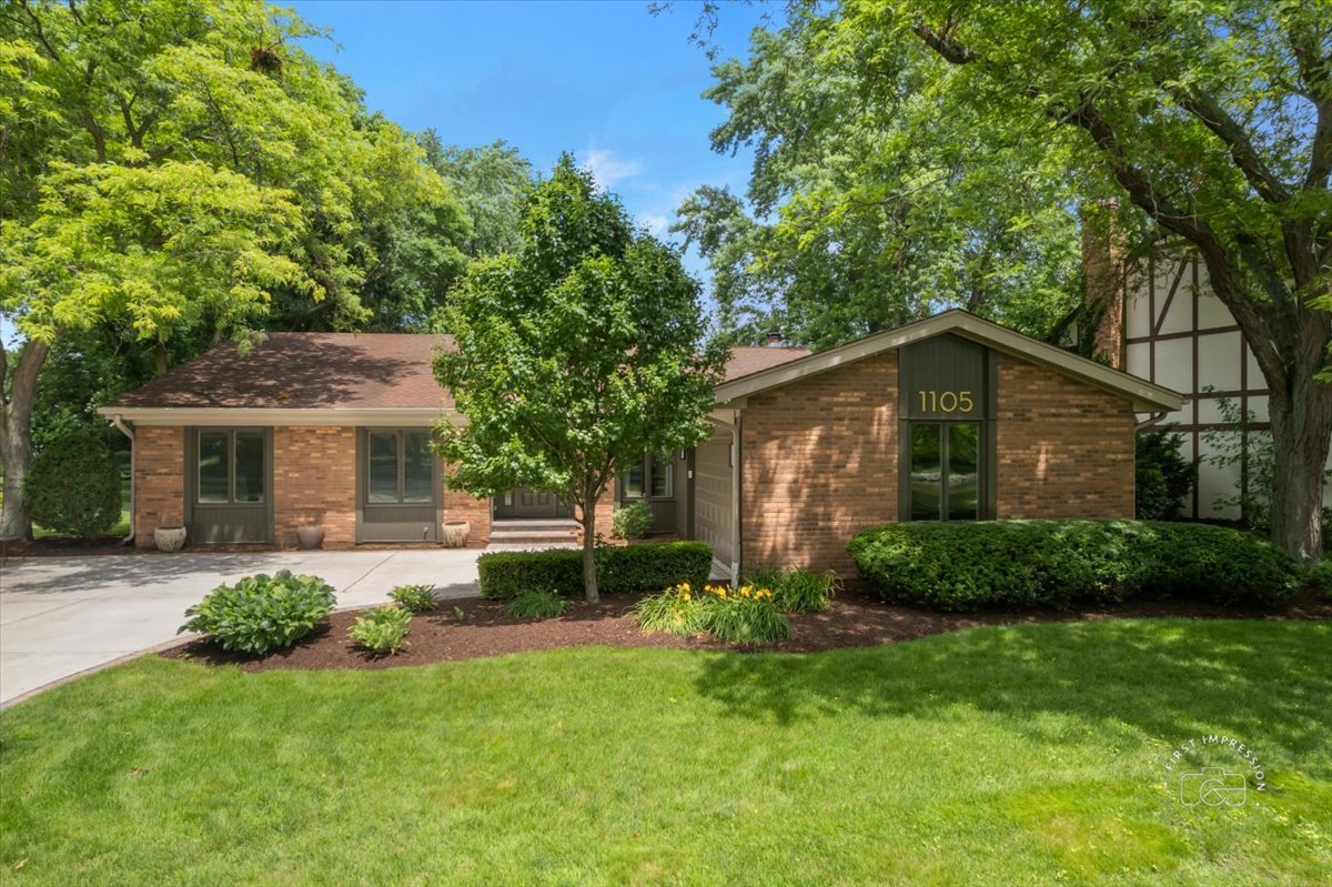 1105 W Bauer Road, Naperville, IL 60563