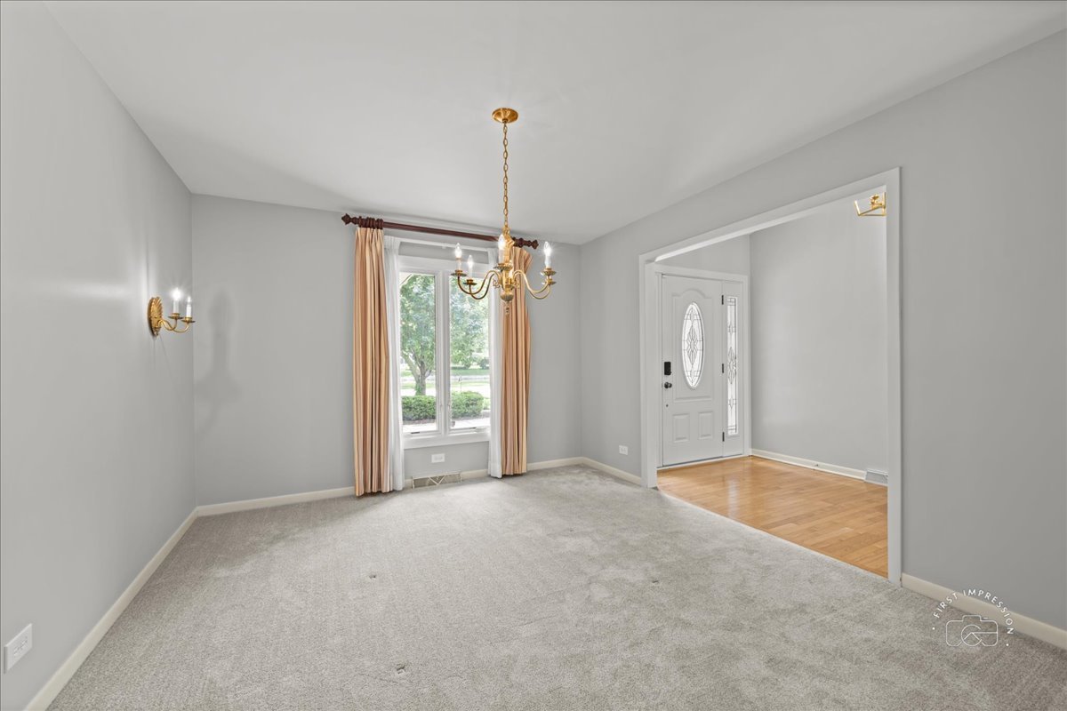 1105 W Bauer Road, Naperville, IL 60563