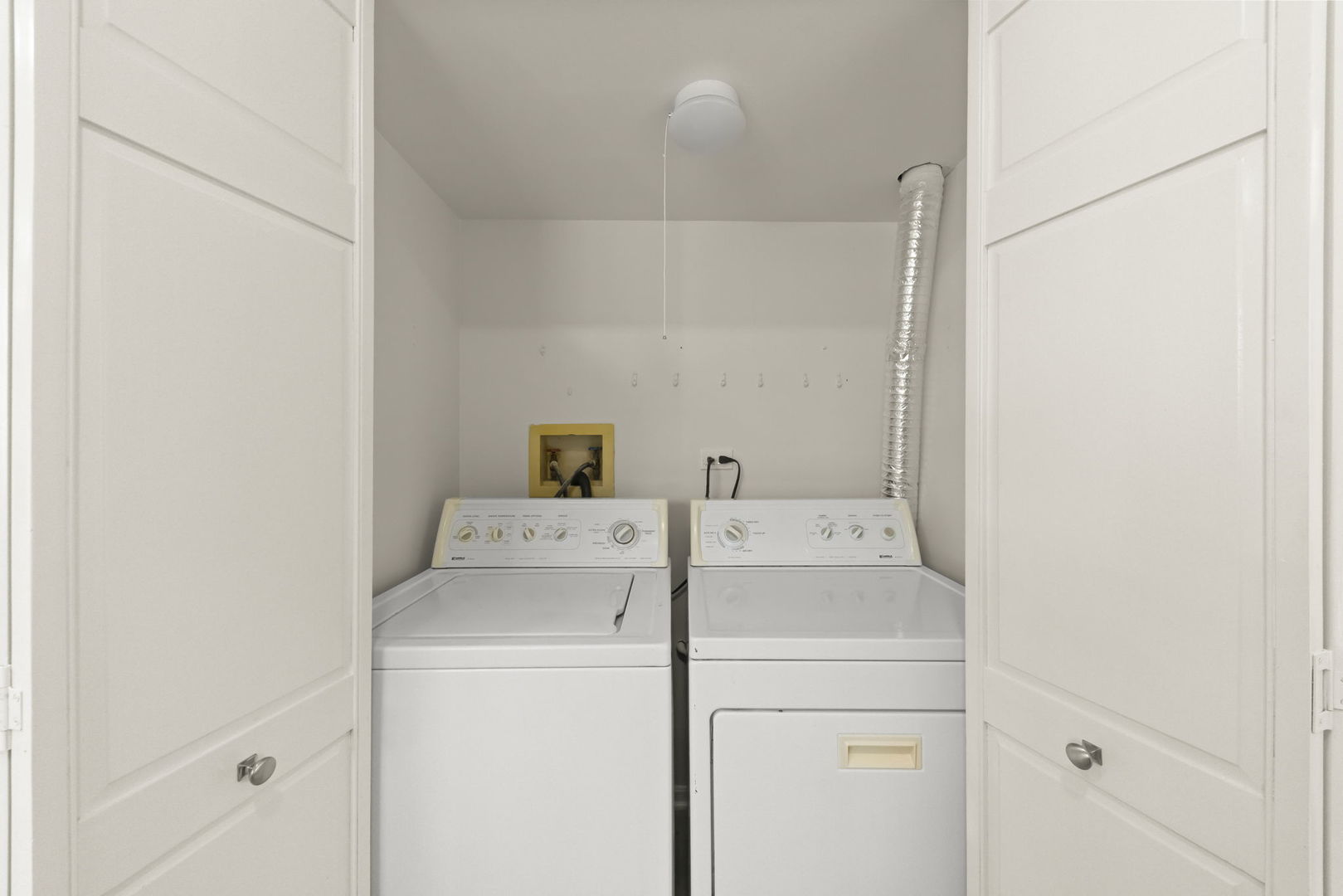 2235 Highfield Court, Aurora, IL 60504