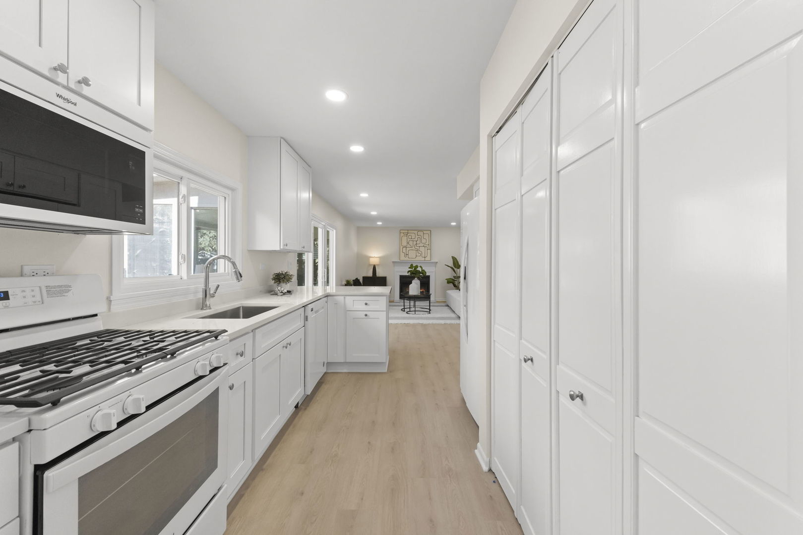 2235 Highfield Court, Aurora, IL 60504