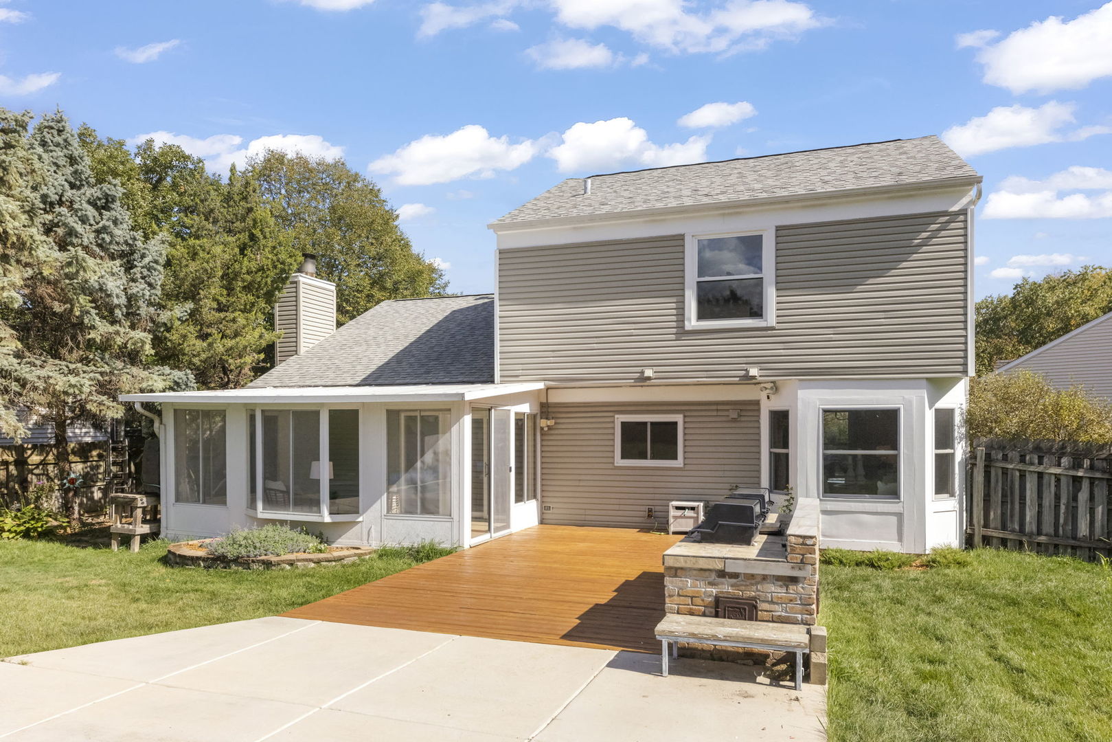 2235 Highfield Court, Aurora, IL 60504