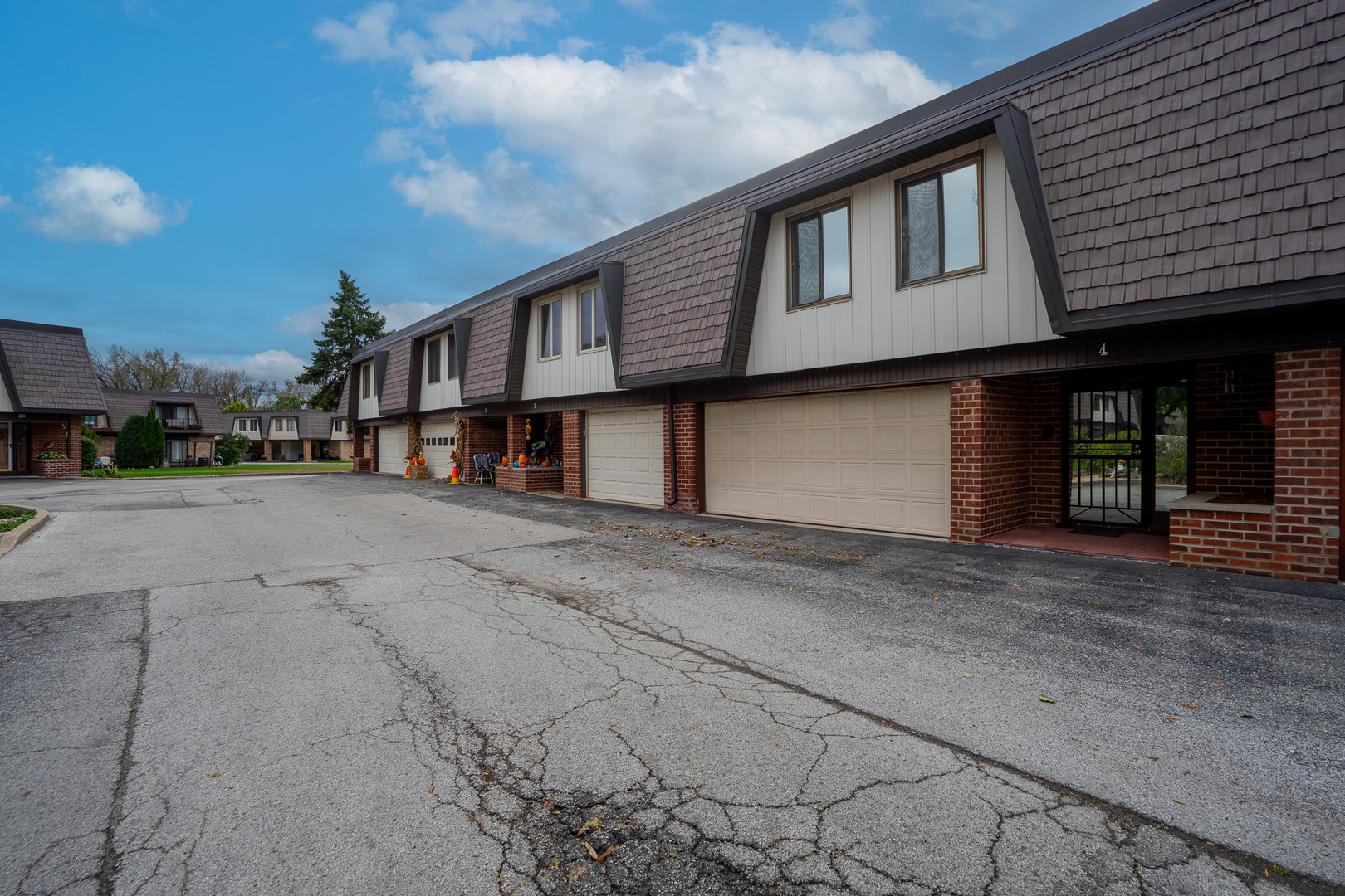 4 Cour La Salle Court, Palos Hills, IL 60465