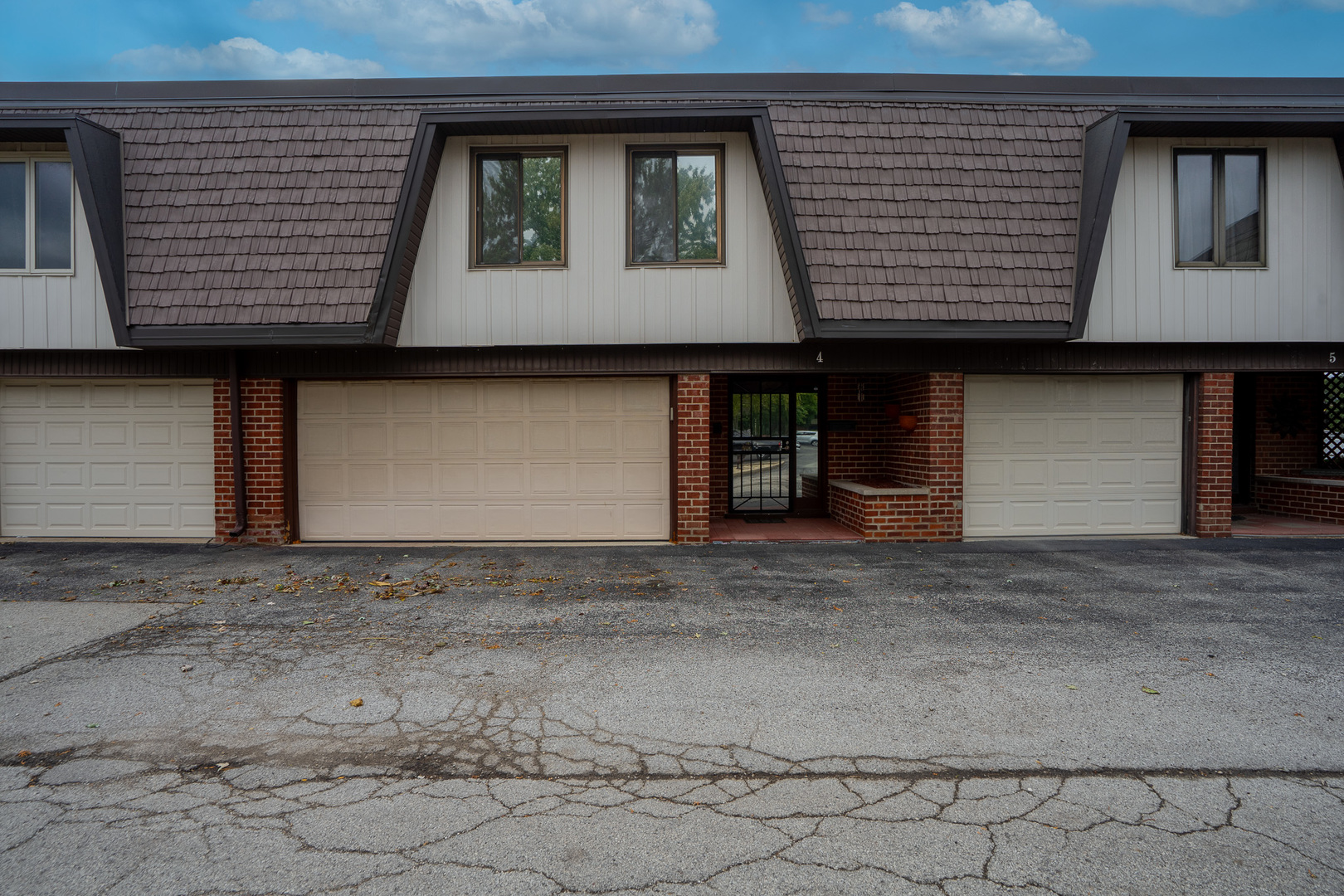 4 Cour La Salle Court, Palos Hills, IL 60465