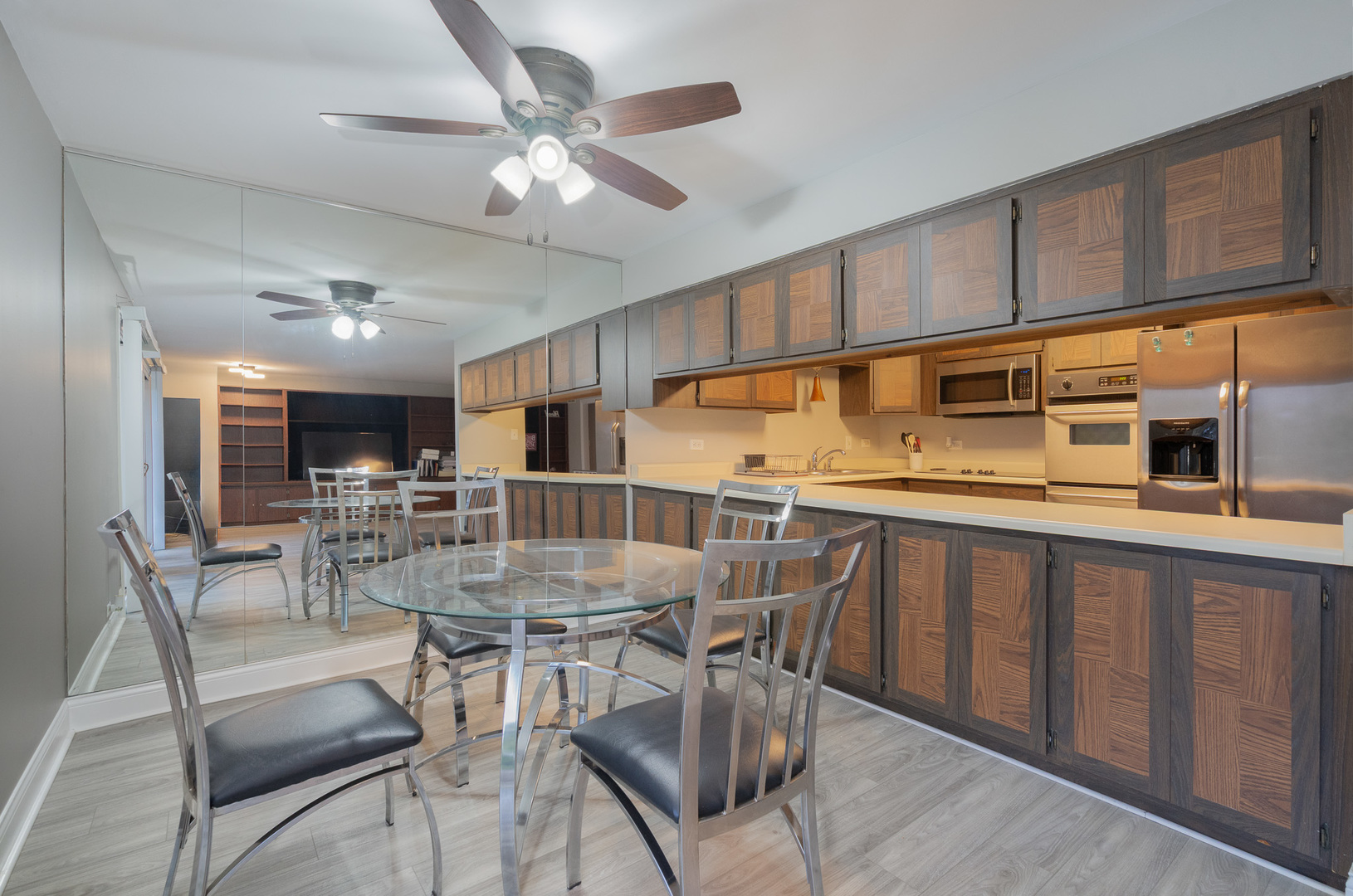 4 Cour La Salle Court, Palos Hills, IL 60465