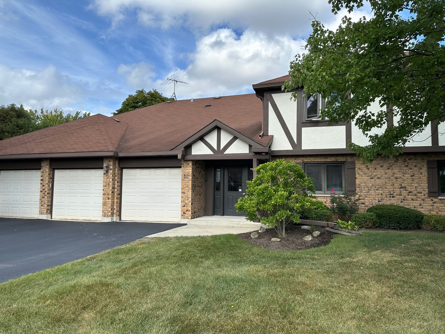 519 Banyon Lane #A, La Grange, IL 60525