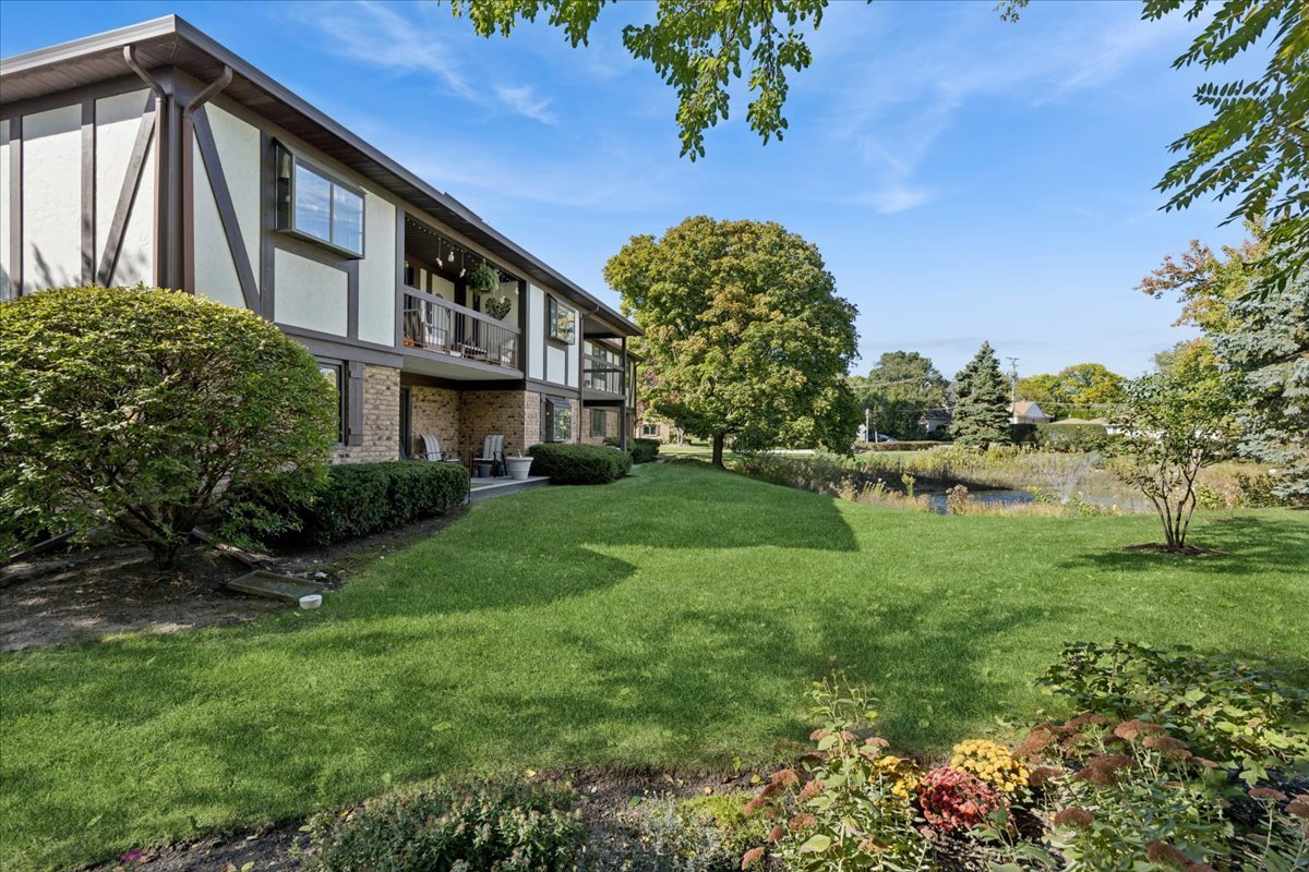 519 Banyon Lane #A, La Grange, IL 60525