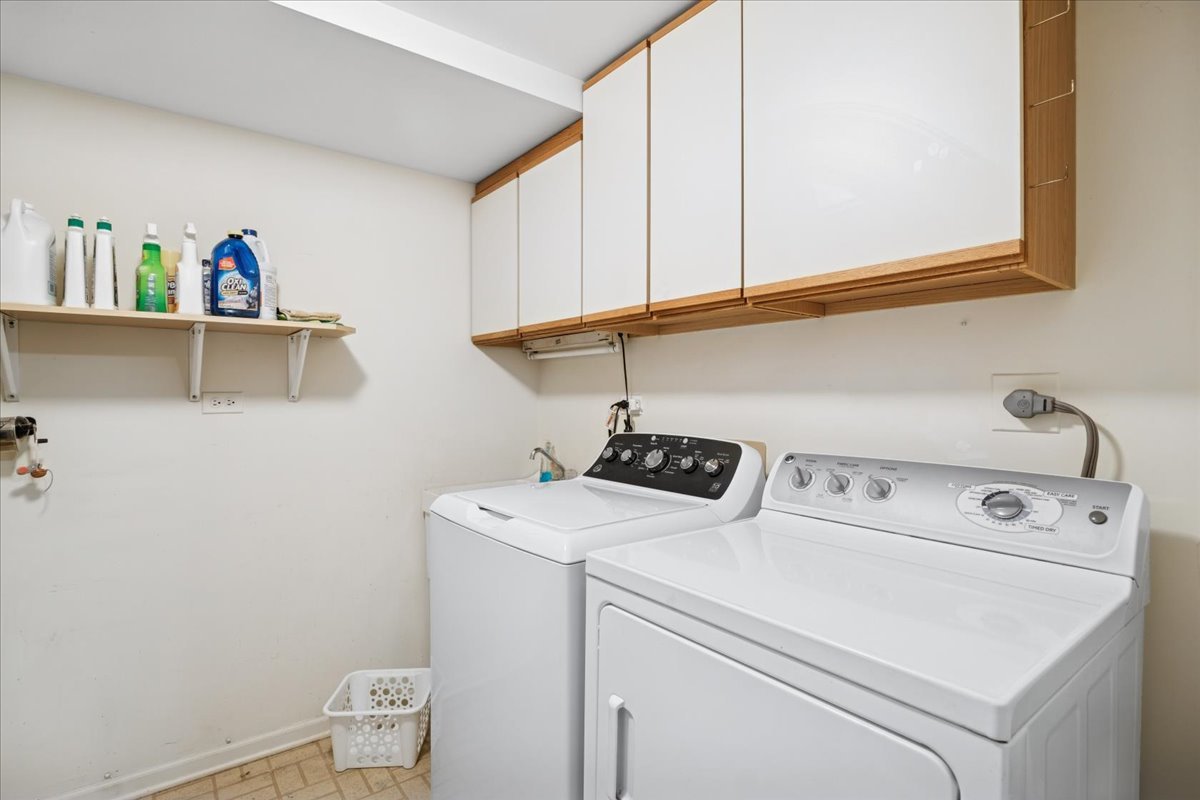 519 Banyon Lane #A, La Grange, IL 60525