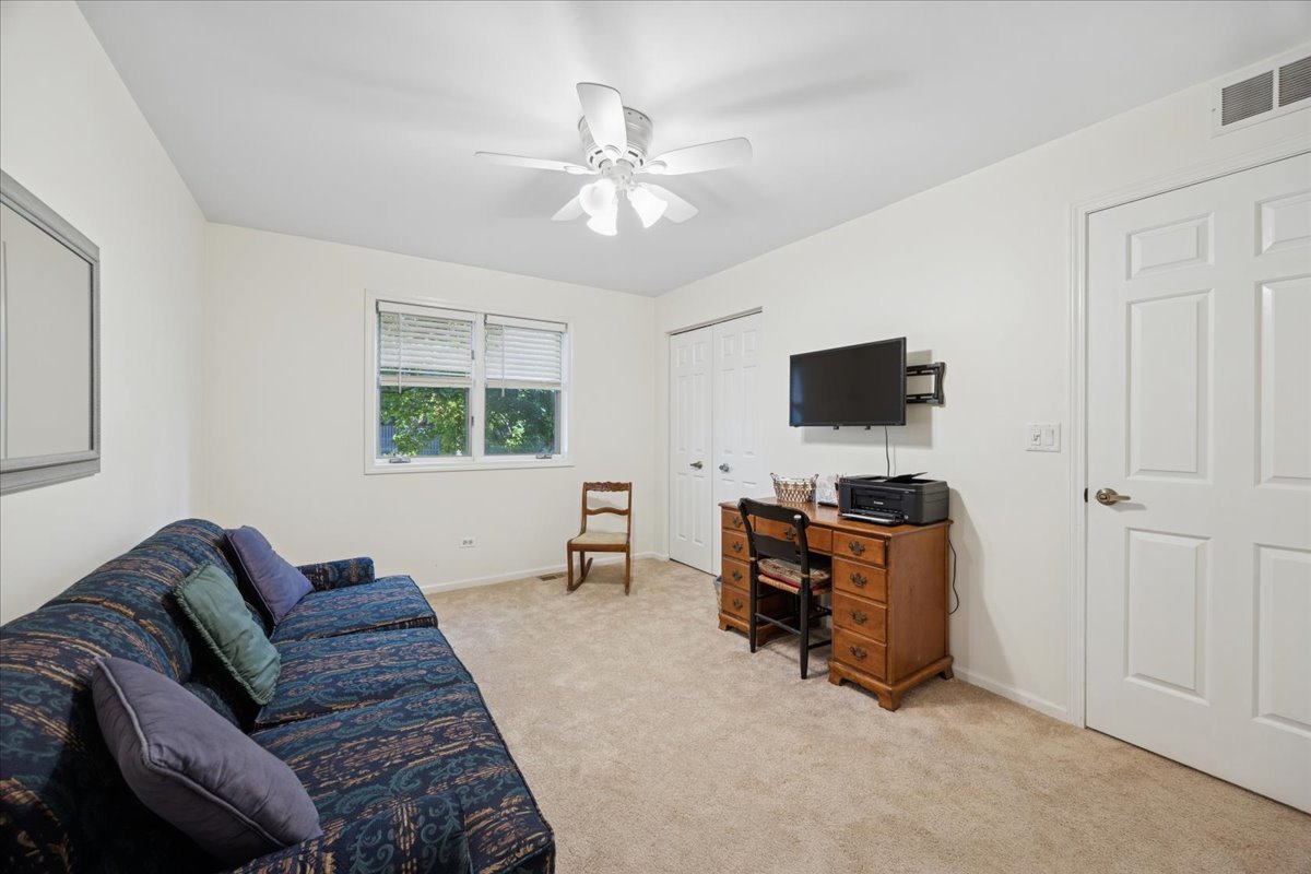 519 Banyon Lane #A, La Grange, IL 60525