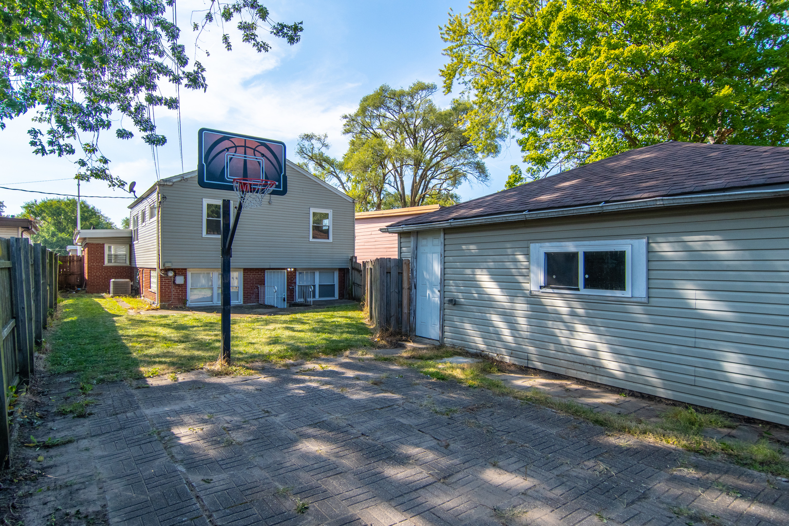 15413 Dobson Avenue, Dolton, IL 60419