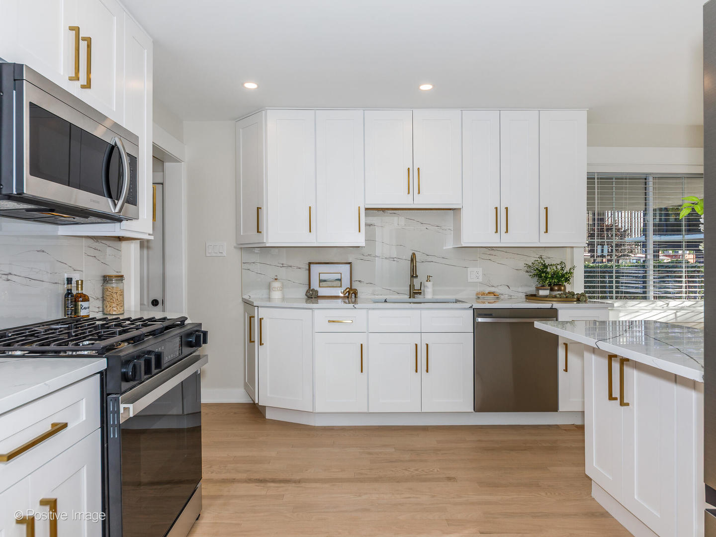 6207 N Hiawatha Avenue, Chicago, IL 60646