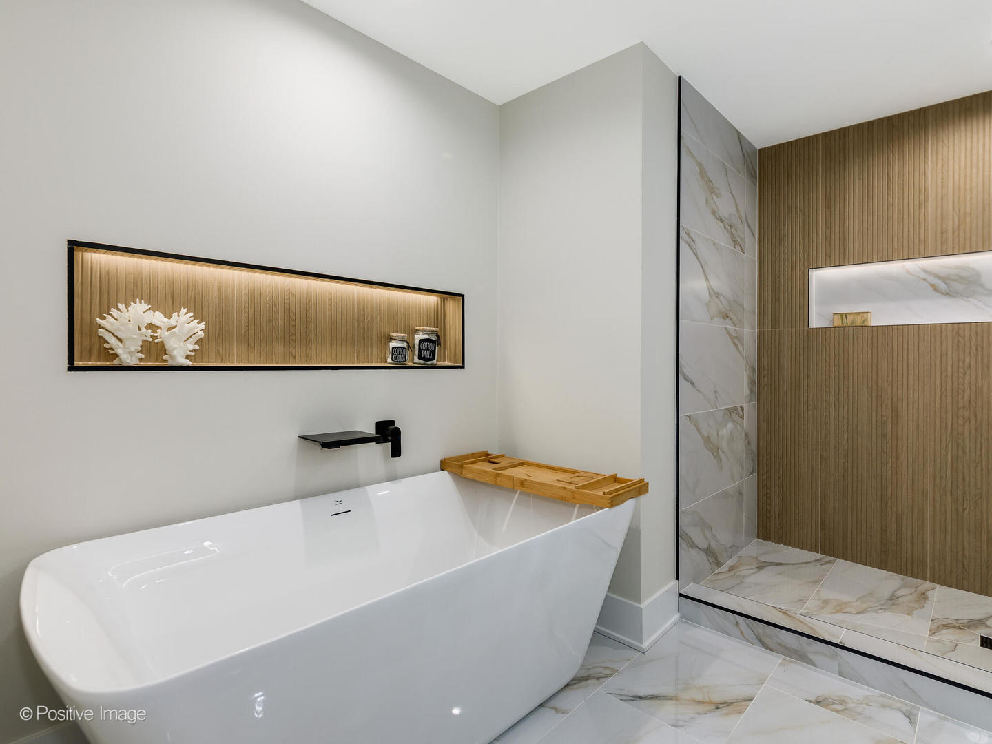 6207 N Hiawatha Avenue, Chicago, IL 60646