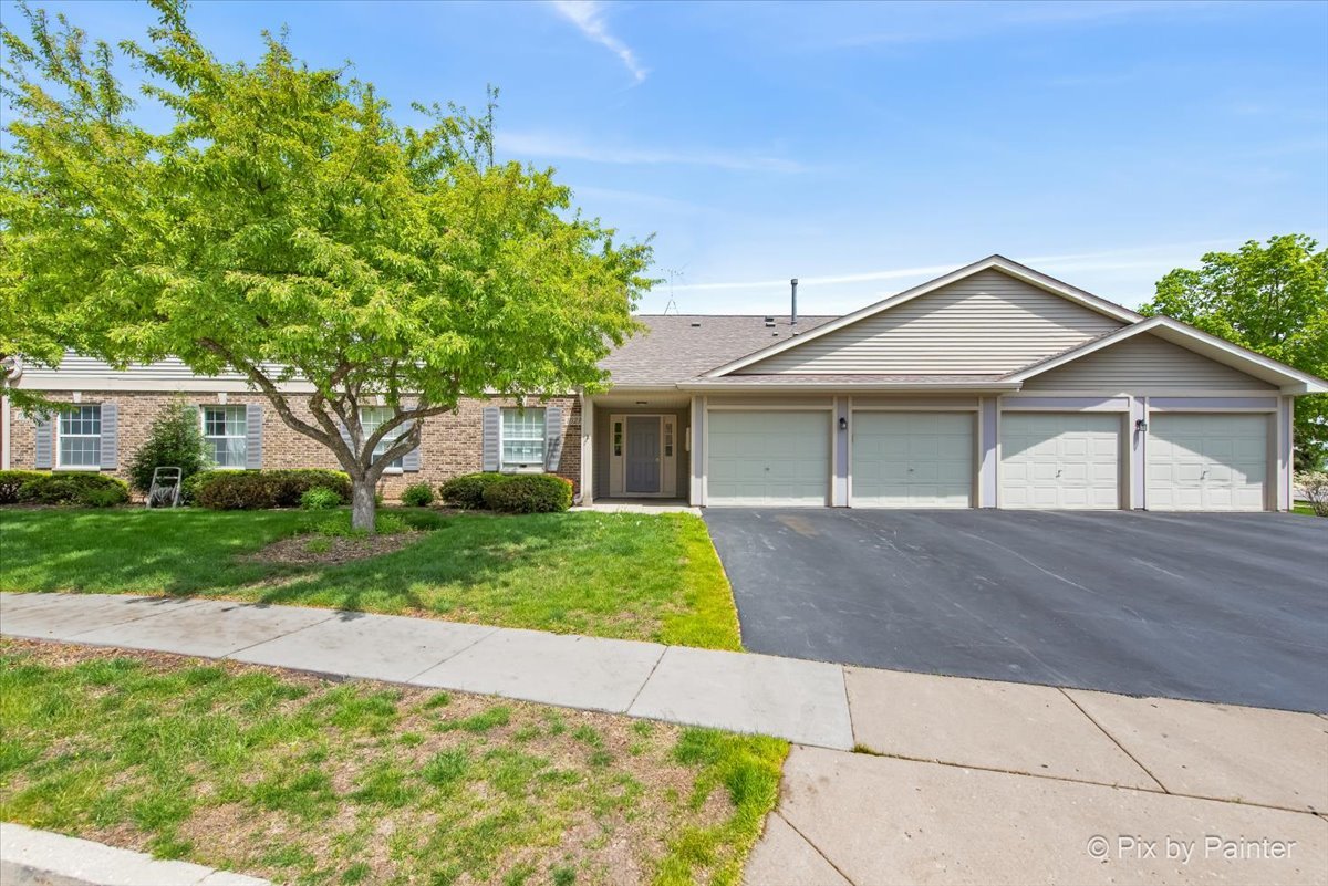 1023 Berkshire Court #C, Elgin, IL 60120
