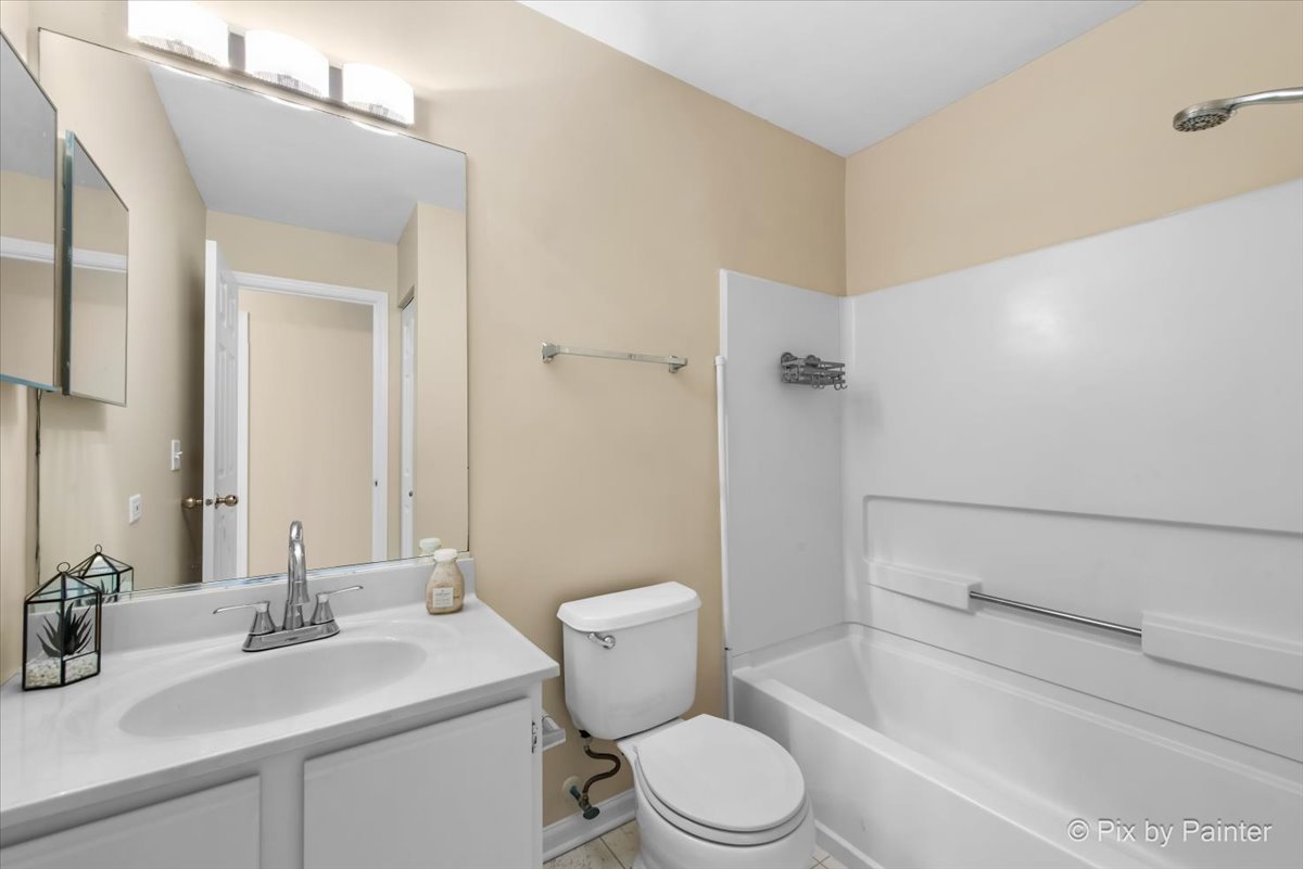 1023 Berkshire Court #C, Elgin, IL 60120