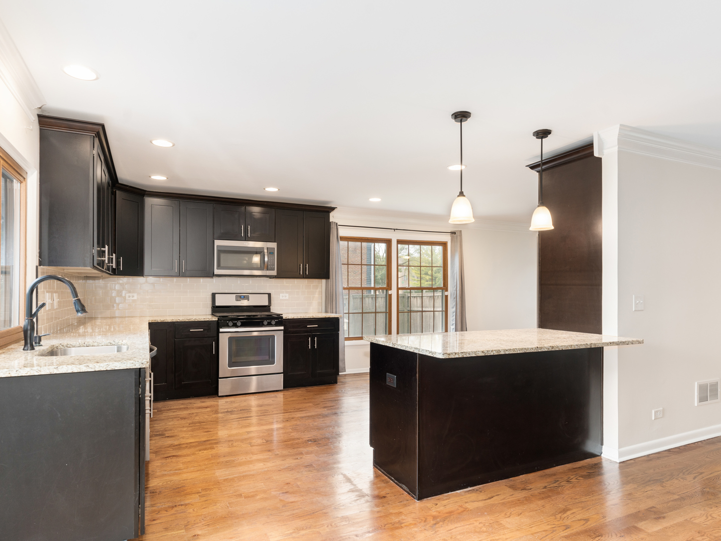 134 S Whispering Hills Drive, Naperville, IL 60540