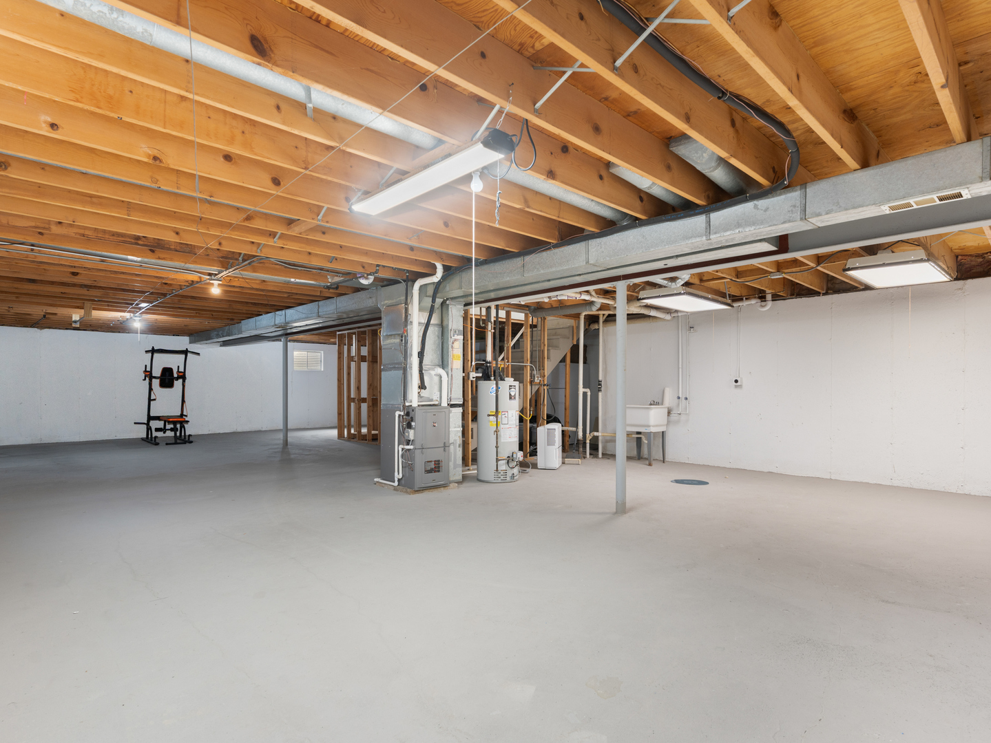 134 S Whispering Hills Drive, Naperville, IL 60540