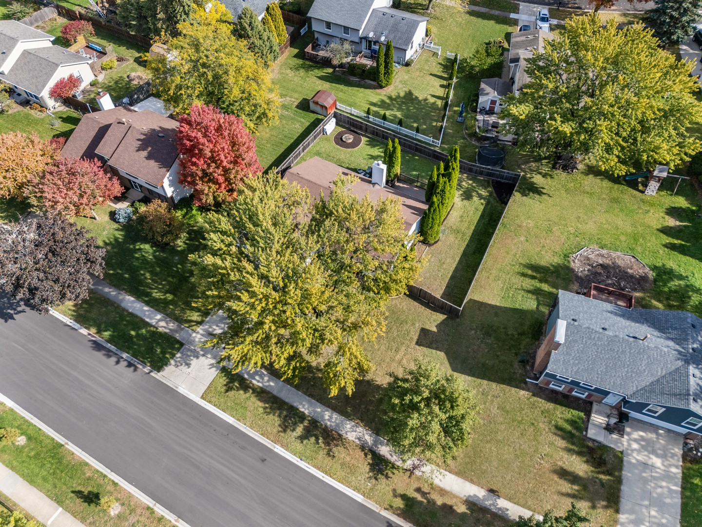 134 S Whispering Hills Drive, Naperville, IL 60540