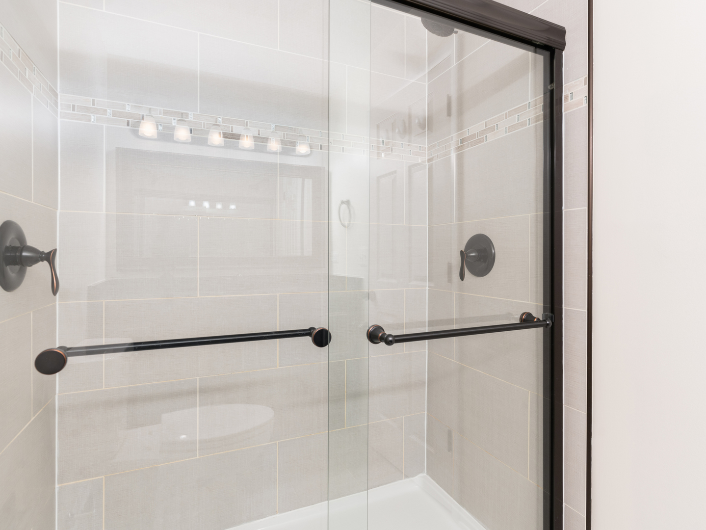 134 S Whispering Hills Drive, Naperville, IL 60540