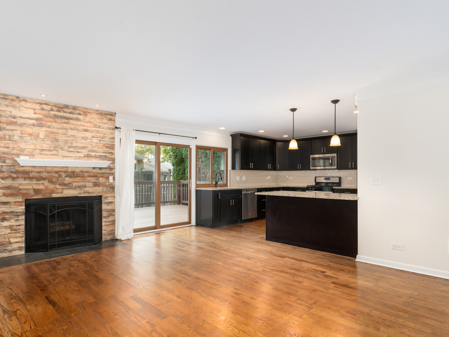 134 S Whispering Hills Drive, Naperville, IL 60540