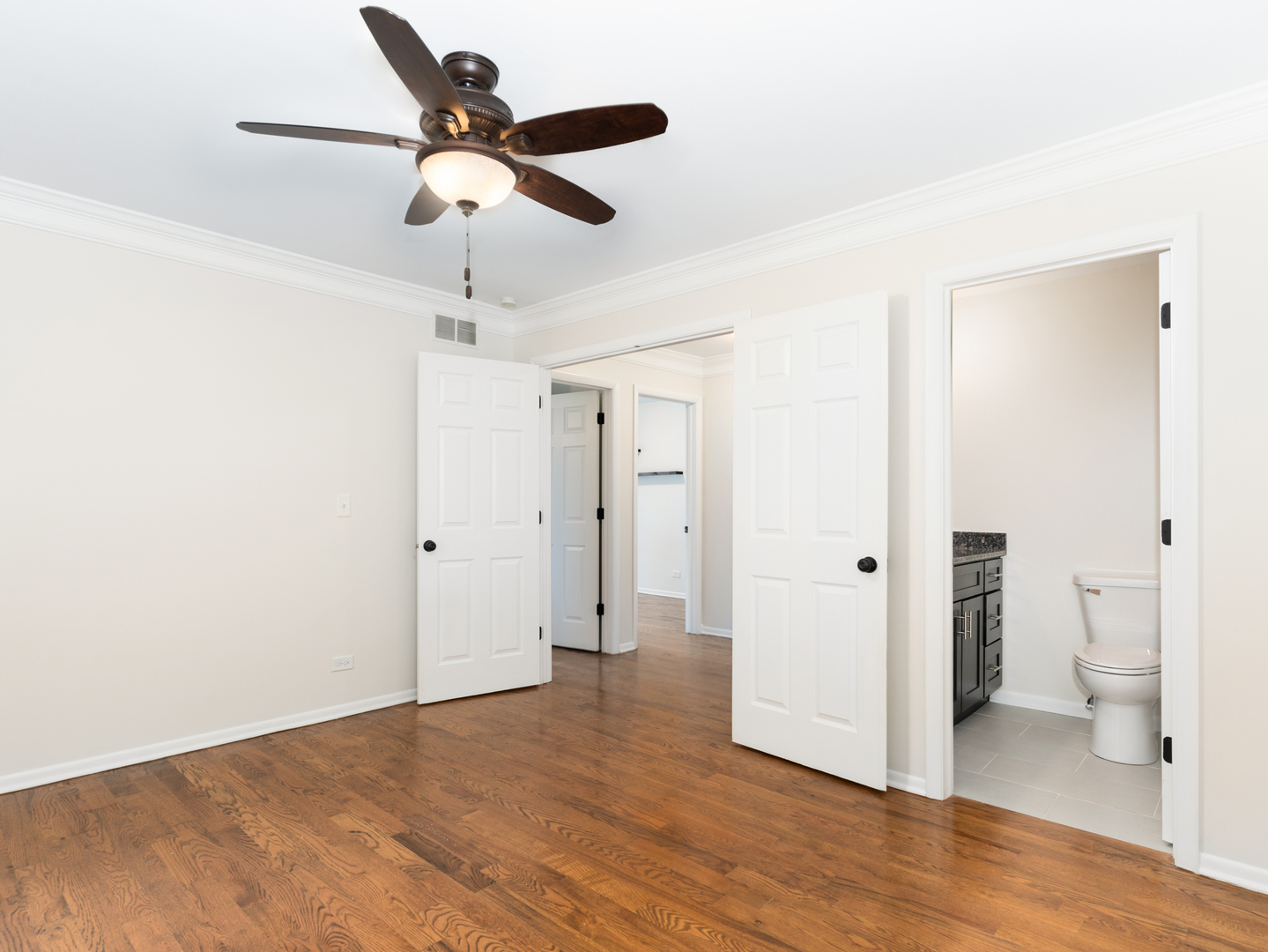 134 S Whispering Hills Drive, Naperville, IL 60540