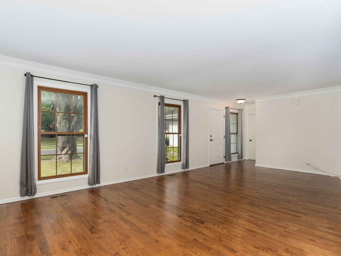 134 S Whispering Hills Drive, Naperville, IL 60540