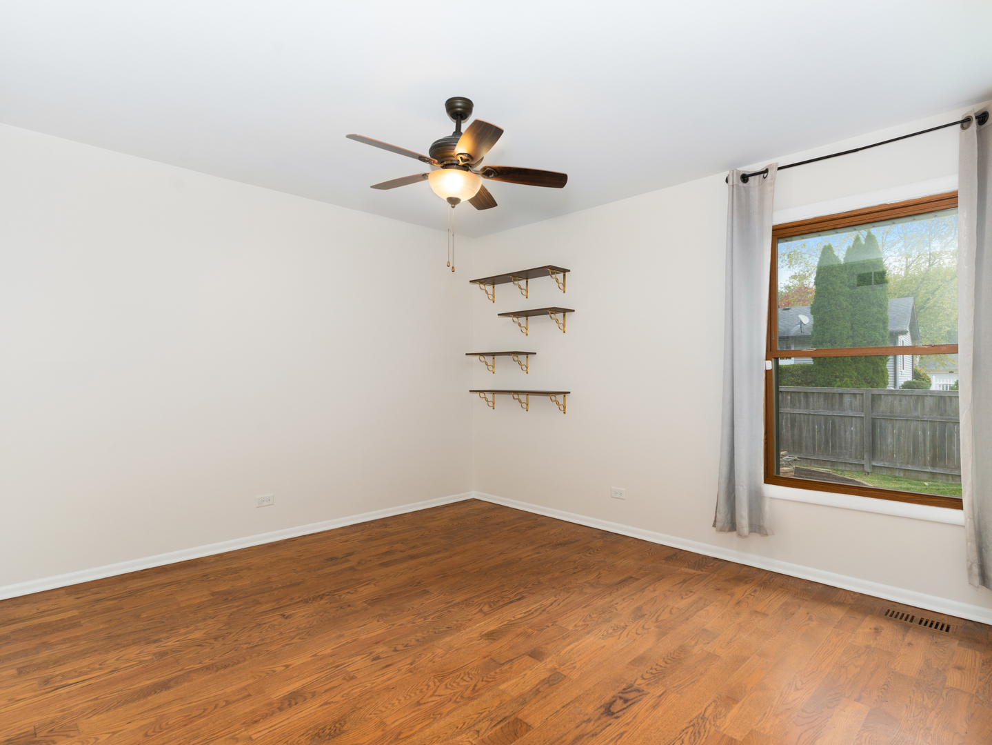 134 S Whispering Hills Drive, Naperville, IL 60540