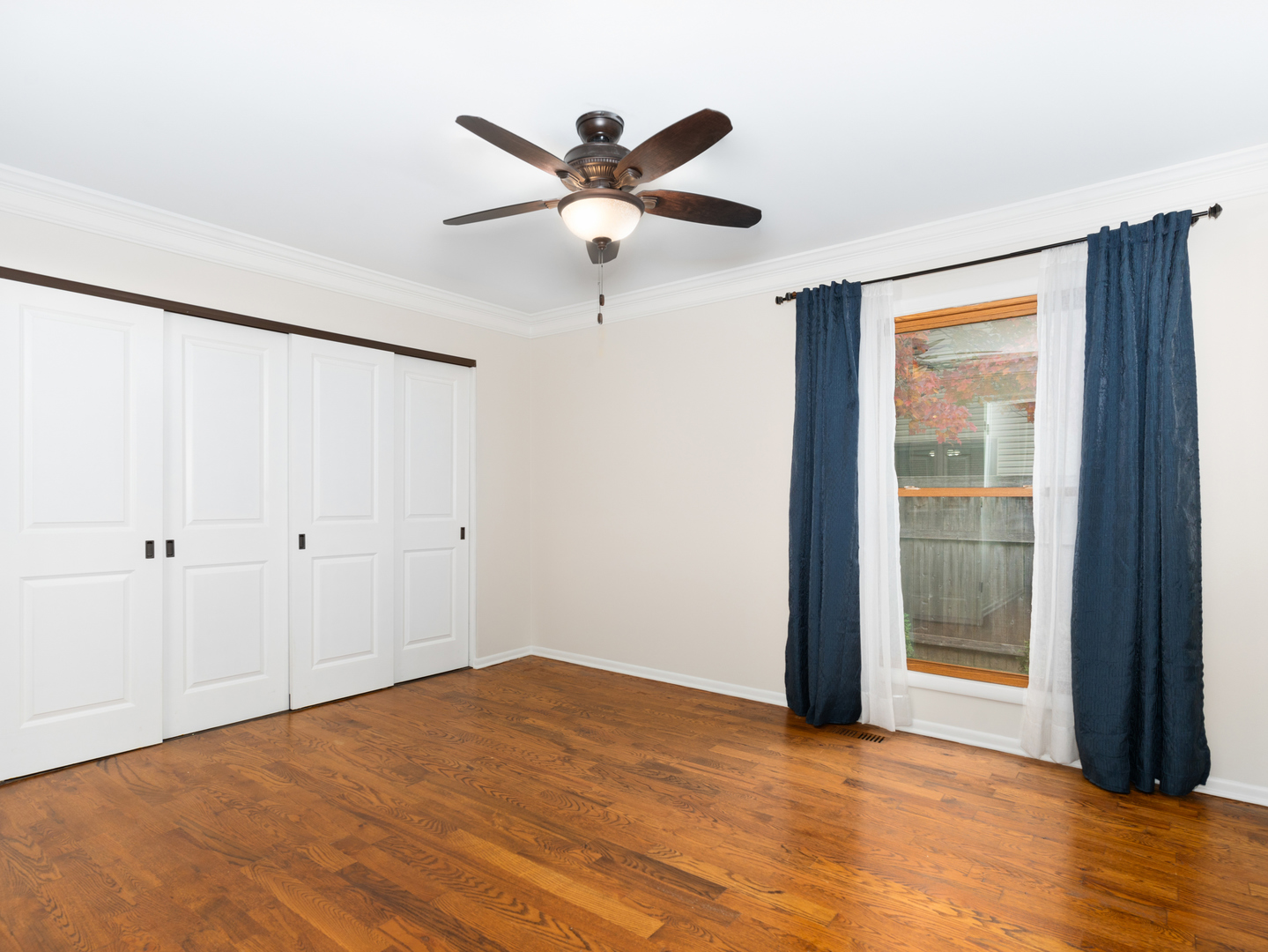 134 S Whispering Hills Drive, Naperville, IL 60540