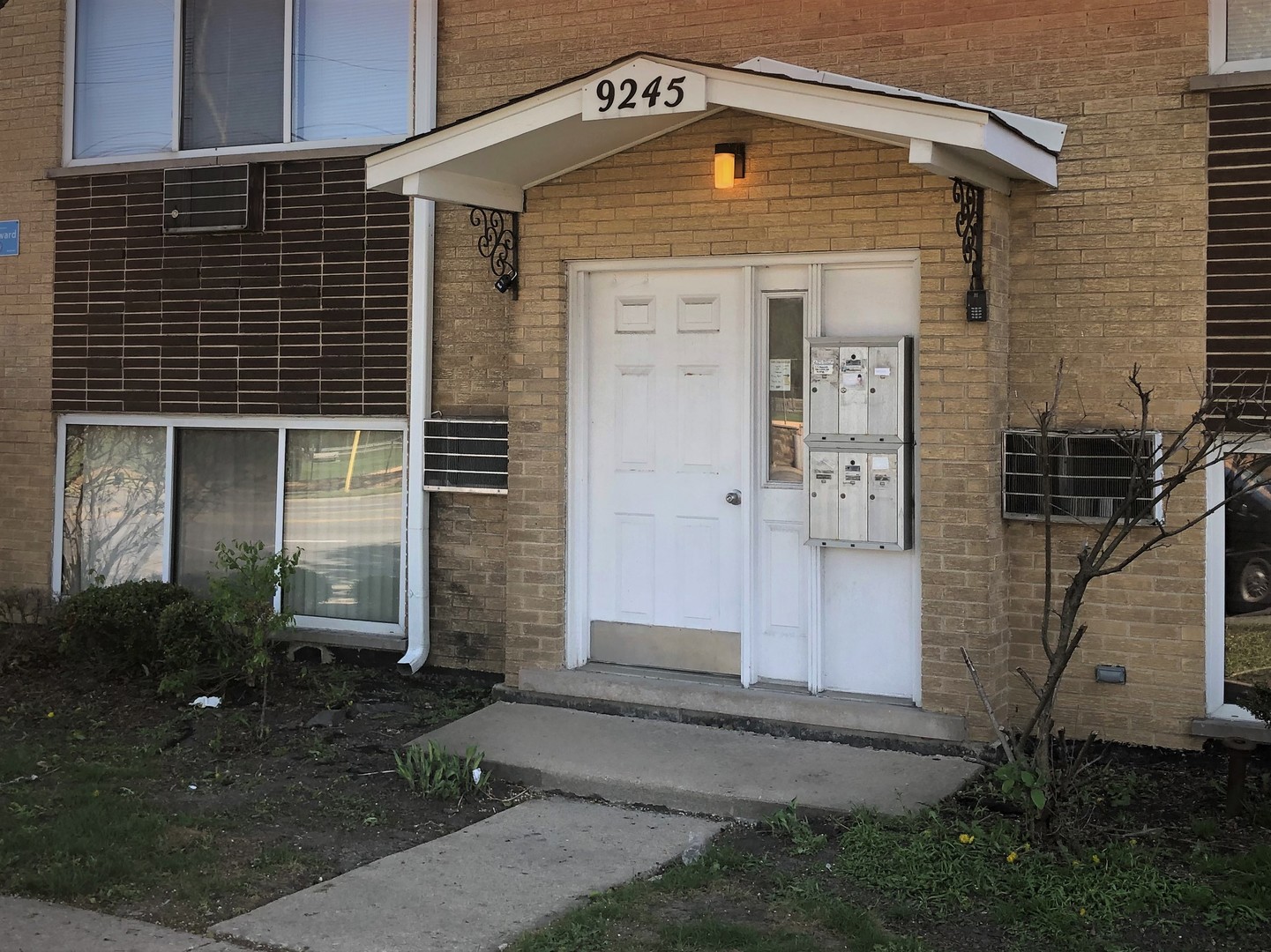 9245 Irving Park Road #1W, Schiller Park, IL 60176