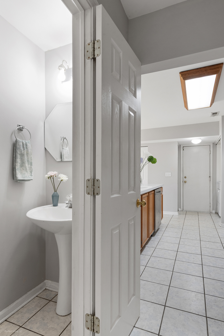 1093 SYMPHONY Drive #1093, Aurora, IL 60504