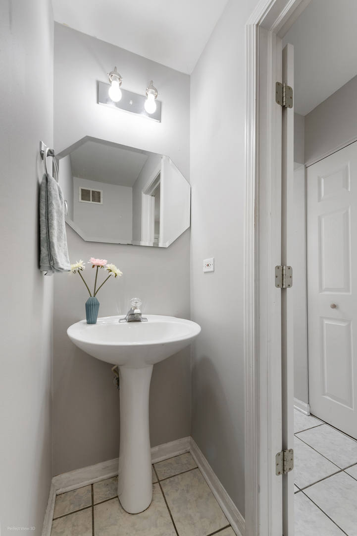 1093 SYMPHONY Drive #1093, Aurora, IL 60504