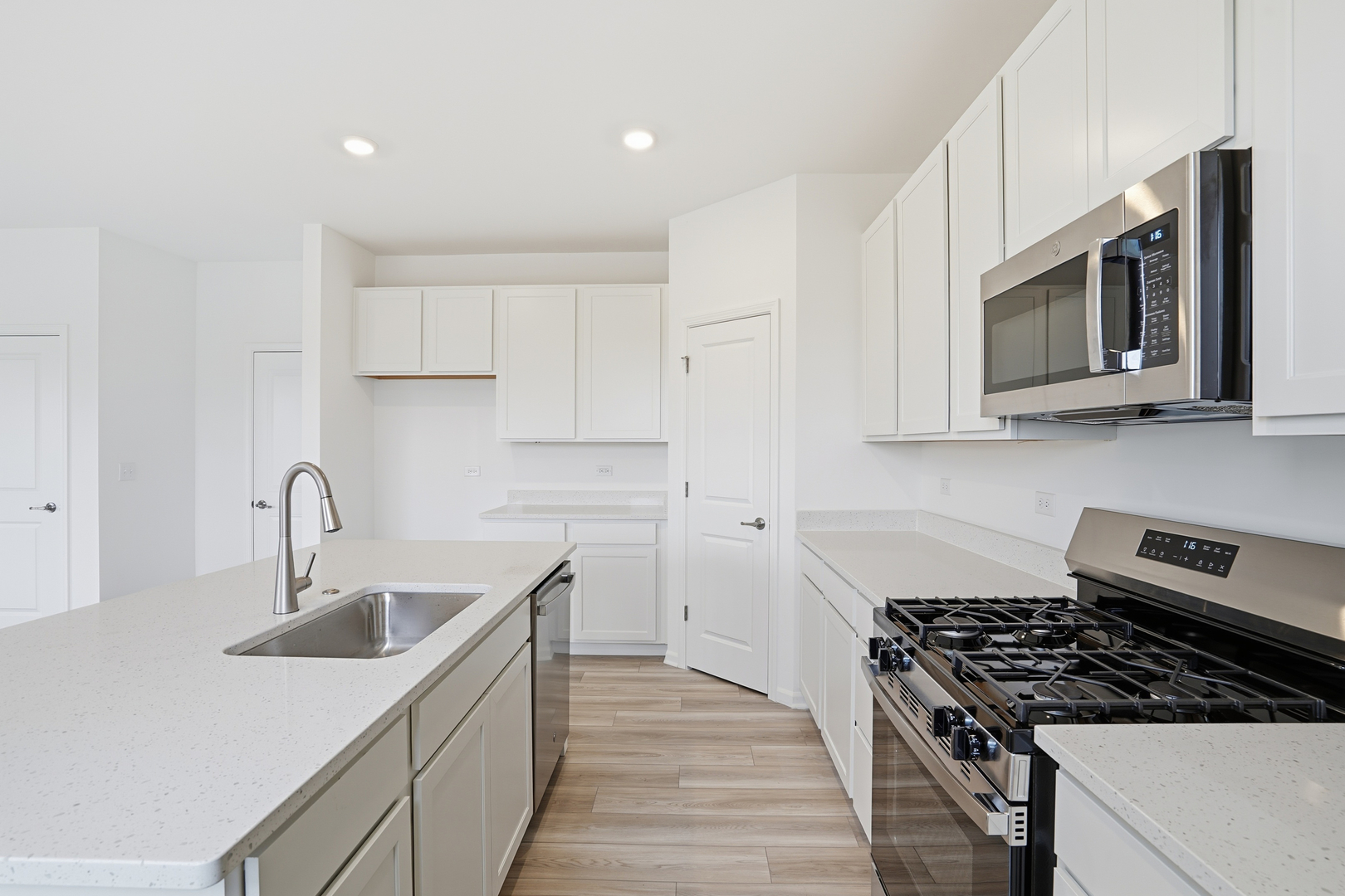 342 Danforth Drive, Oswego, IL 60543