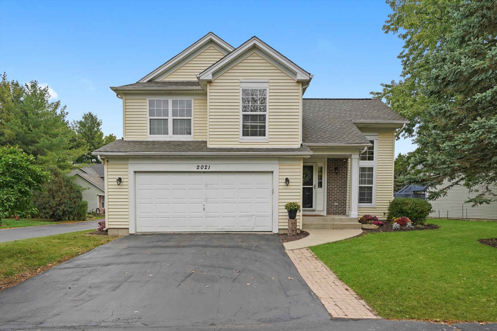 2021 Aspen Drive, Woodstock, IL 60098