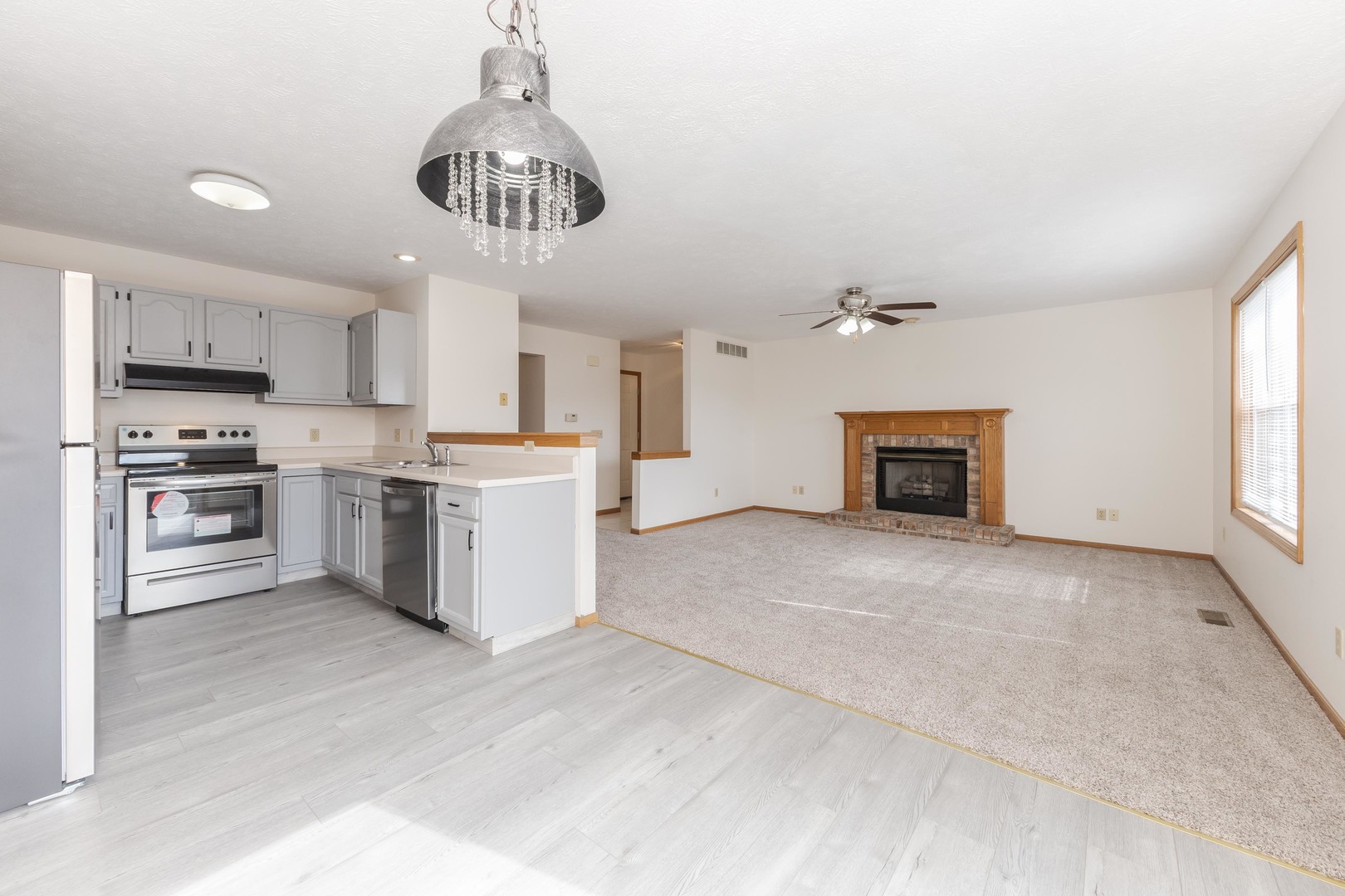 26 Vermont Avenue, Bloomington, IL 61701