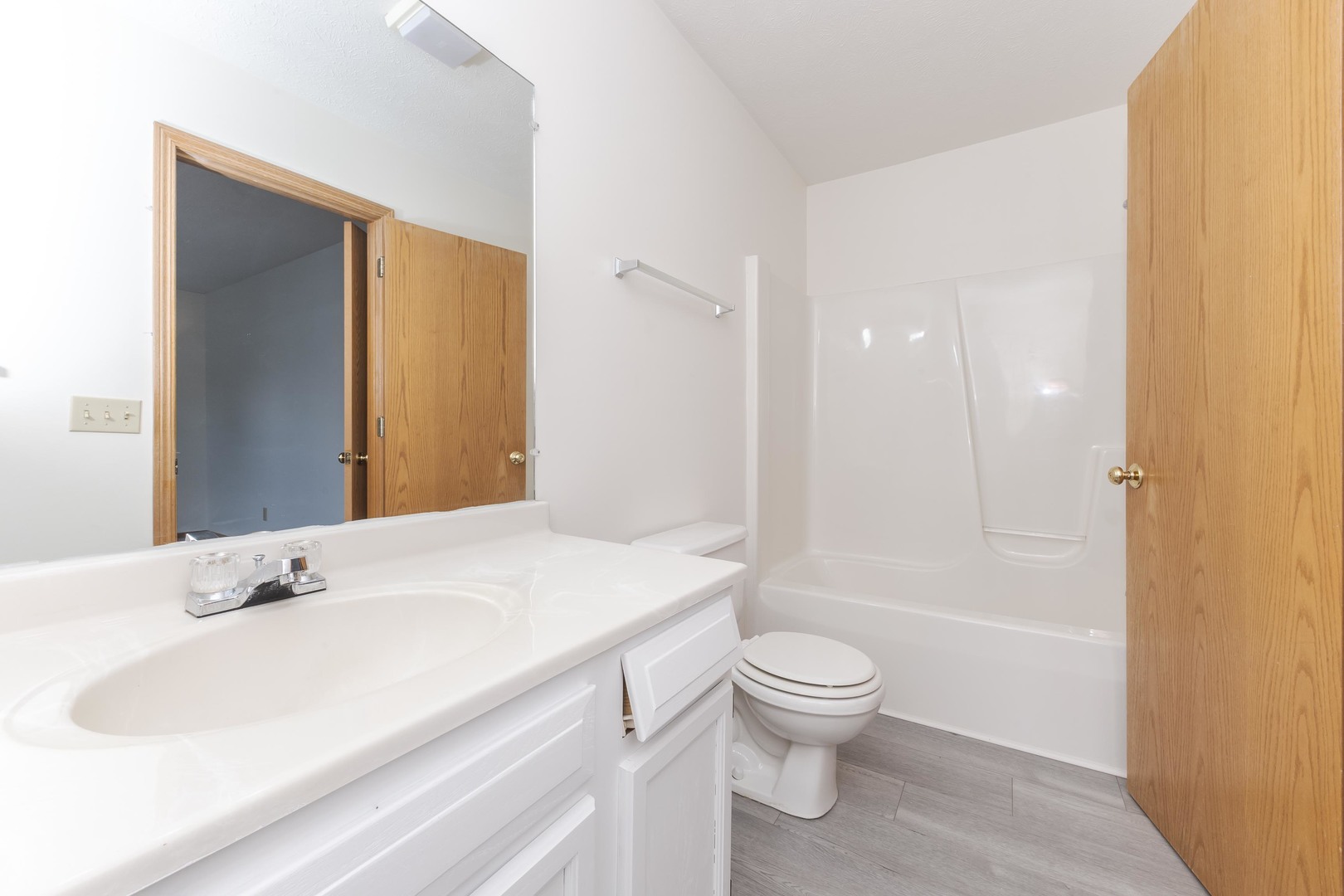 26 Vermont Avenue, Bloomington, IL 61701