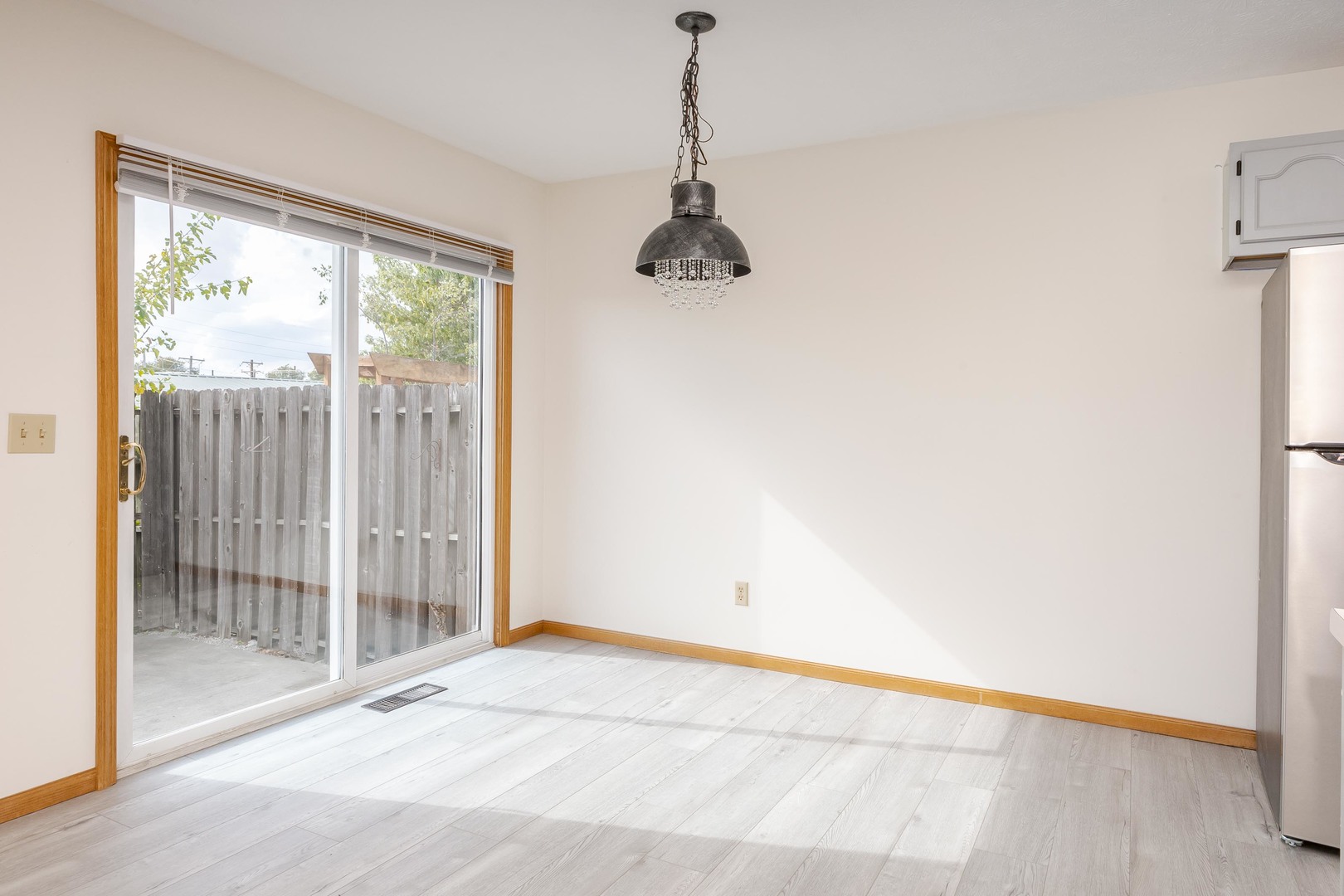 26 Vermont Avenue, Bloomington, IL 61701