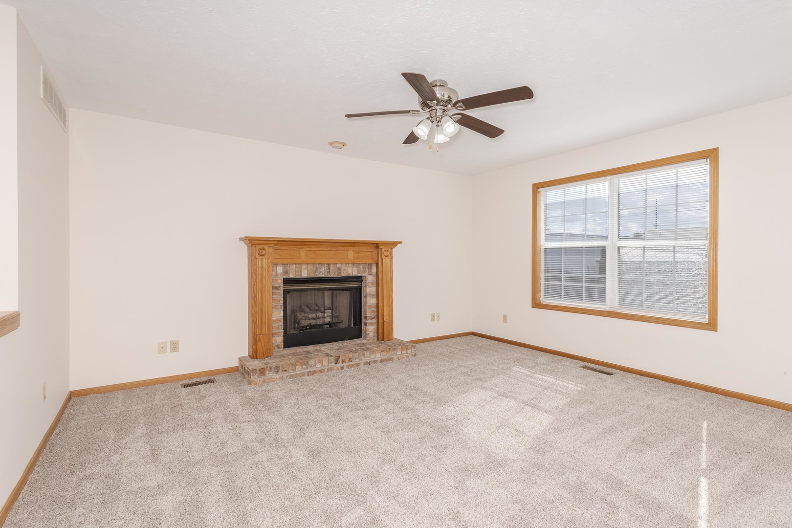 26 Vermont Avenue, Bloomington, IL 61701