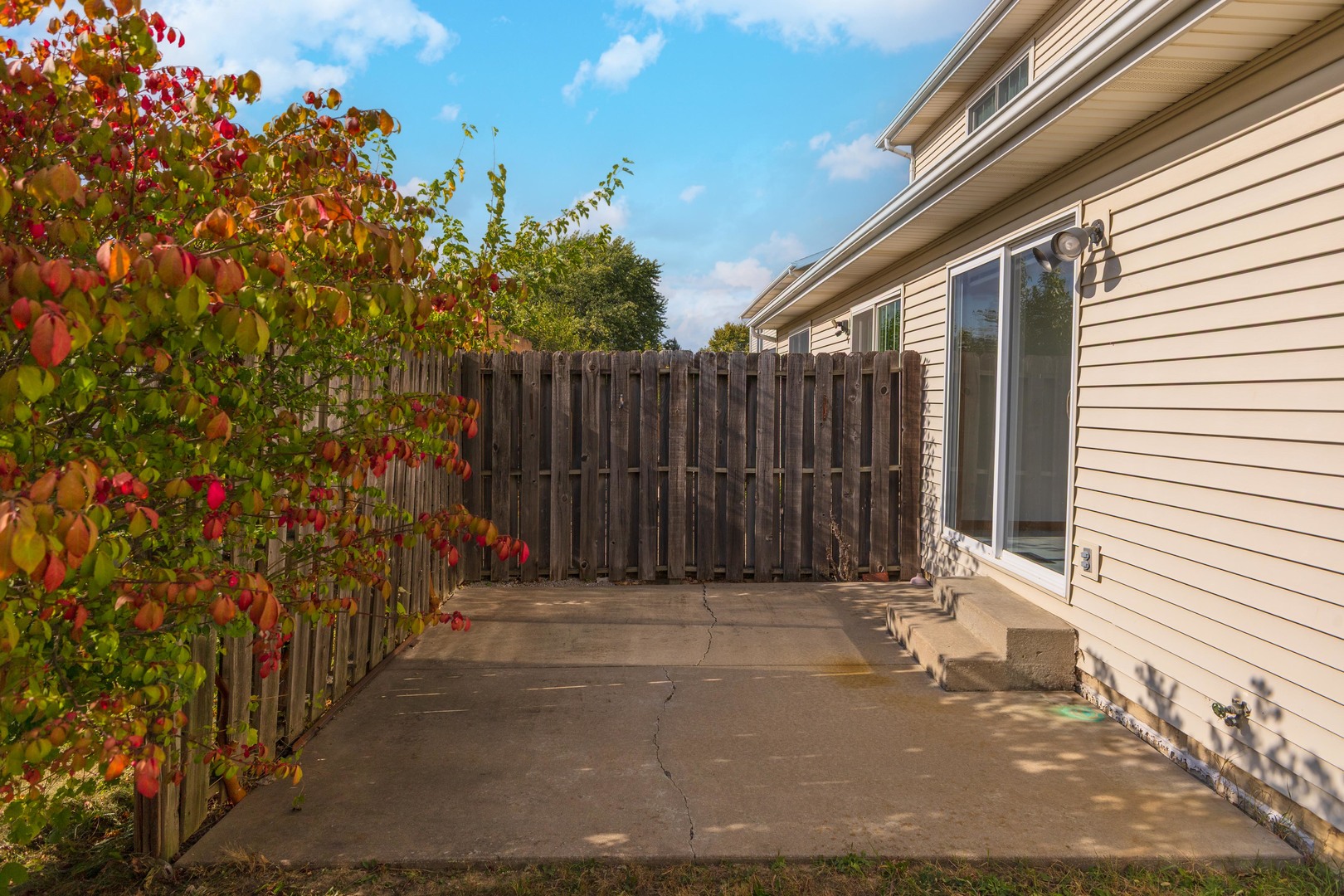 26 Vermont Avenue, Bloomington, IL 61701