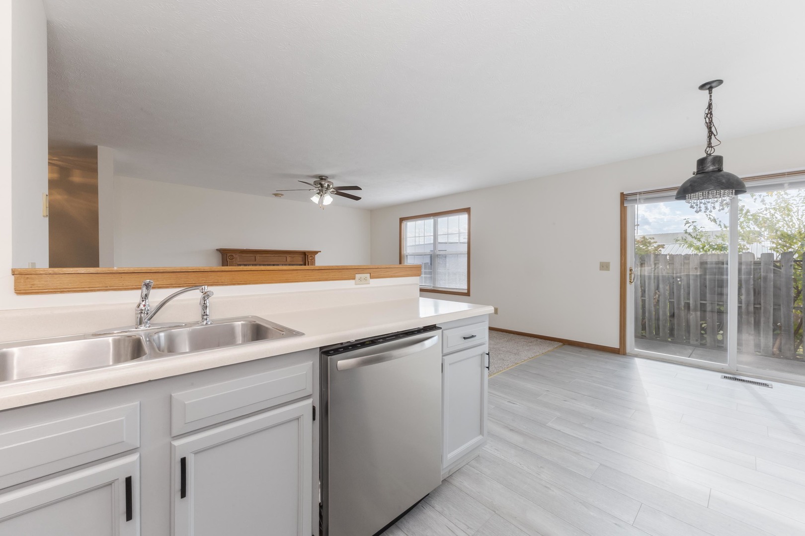 26 Vermont Avenue, Bloomington, IL 61701