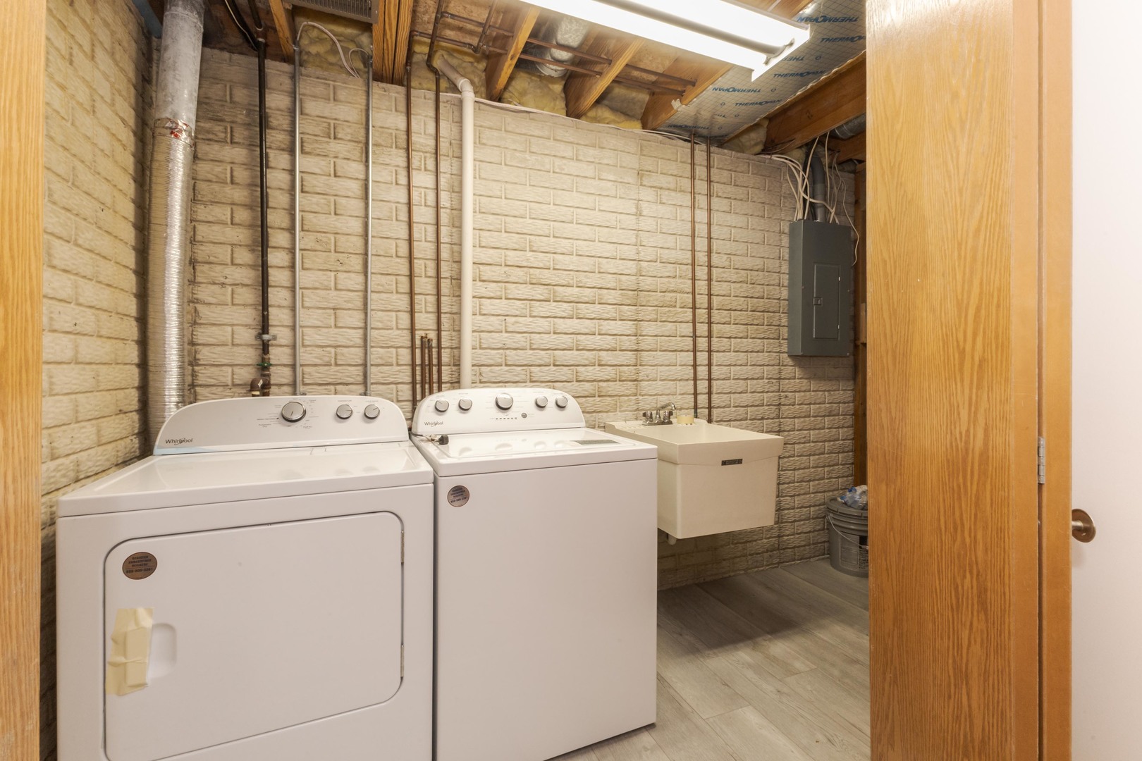 26 Vermont Avenue, Bloomington, IL 61701