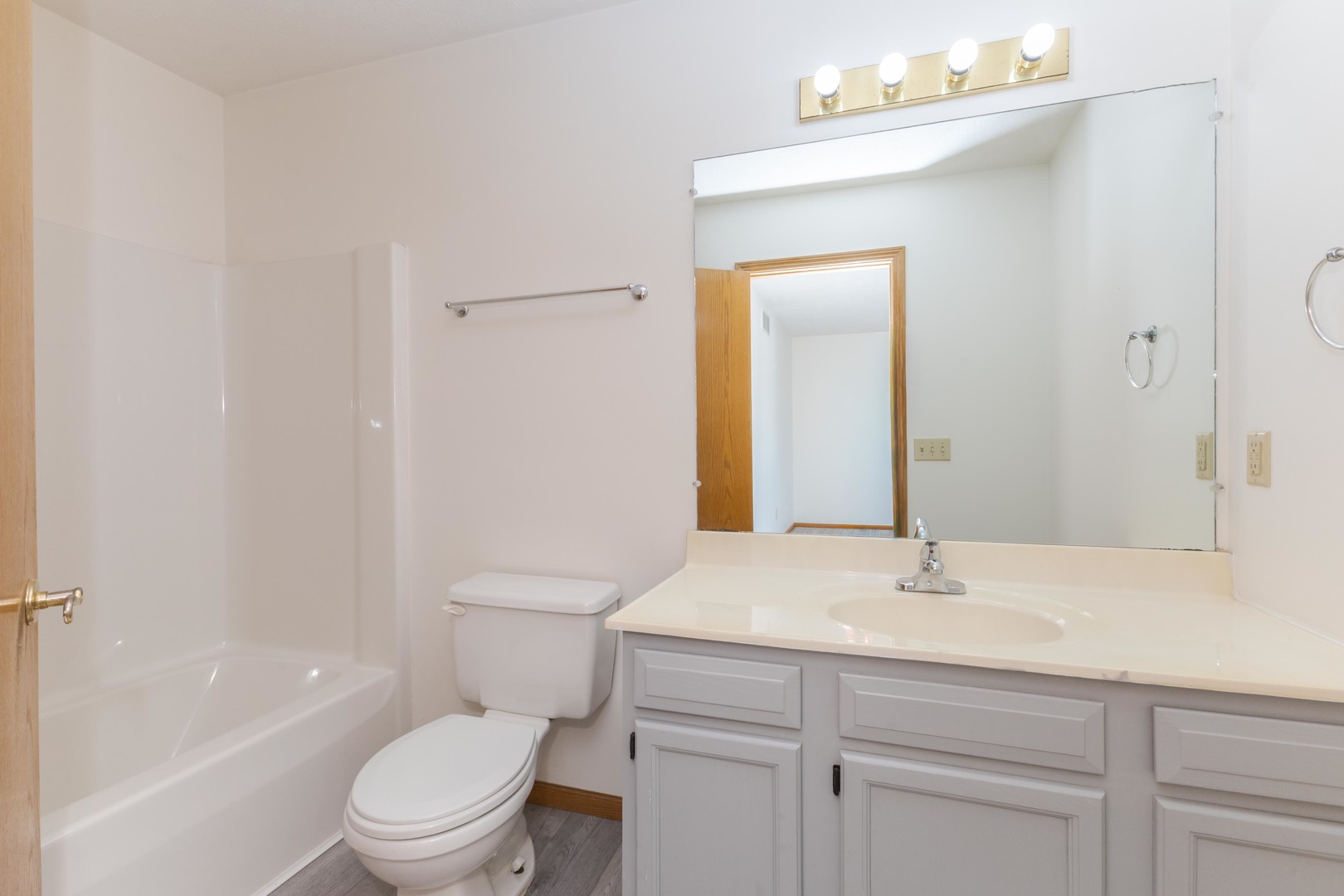 26 Vermont Avenue, Bloomington, IL 61701