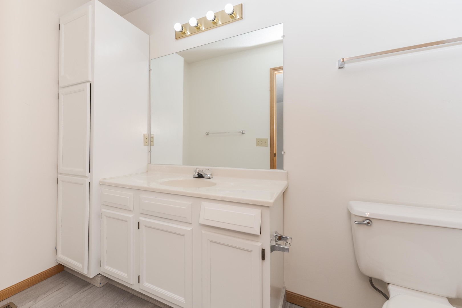 26 Vermont Avenue, Bloomington, IL 61701