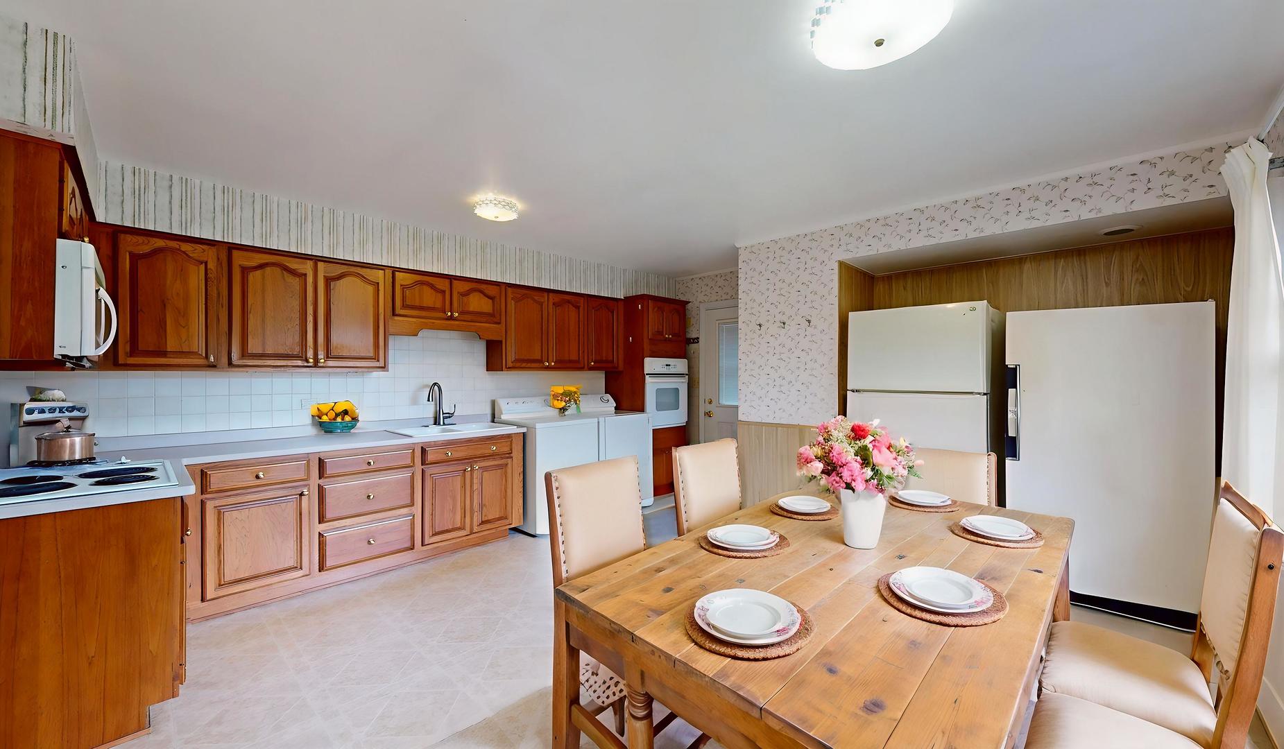 709 S Dennis Road, Wheeling, IL 60090