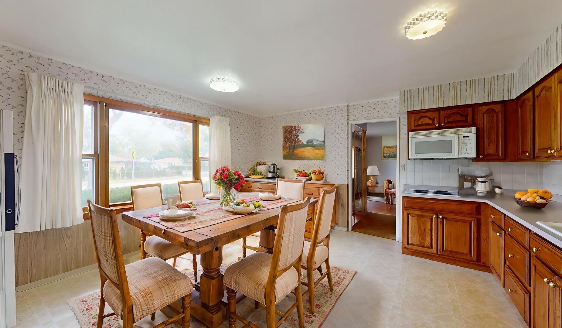 709 S Dennis Road, Wheeling, IL 60090