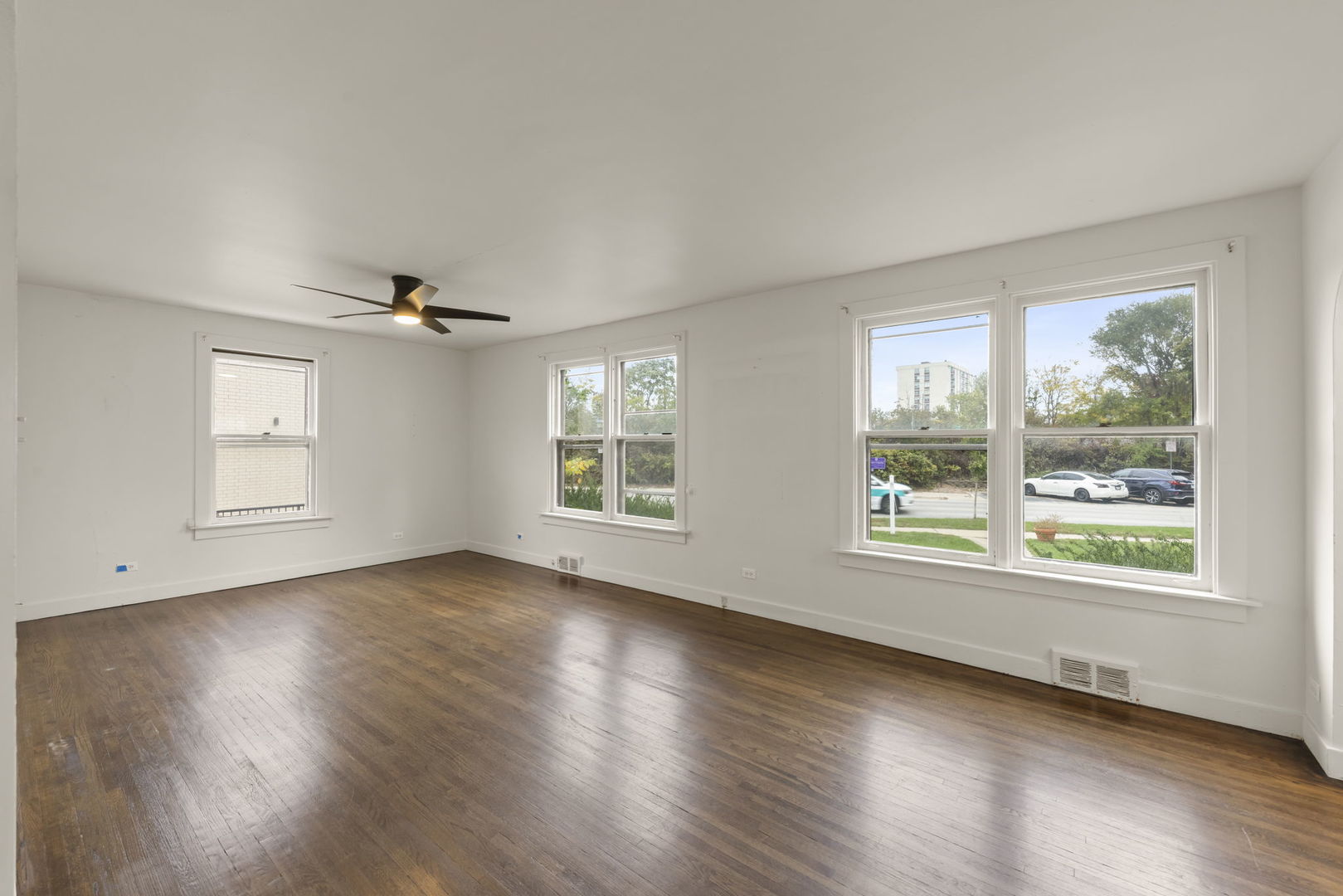 25 E Parkside Avenue, Lombard, IL 60148