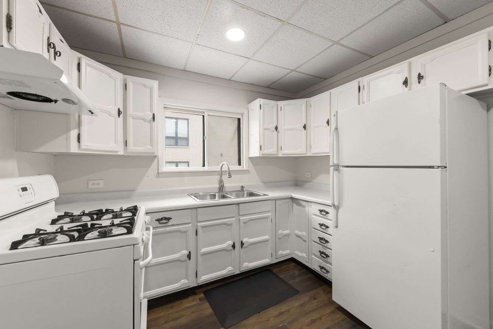 25 E Parkside Avenue, Lombard, IL 60148