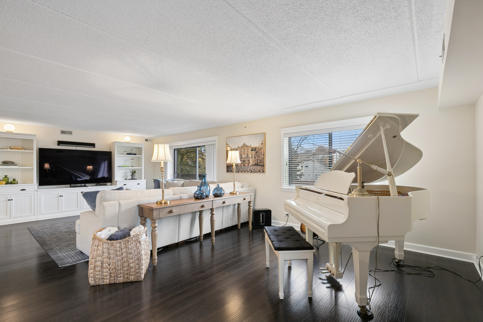 920 Vose Drive #202, Gurnee, IL 60031