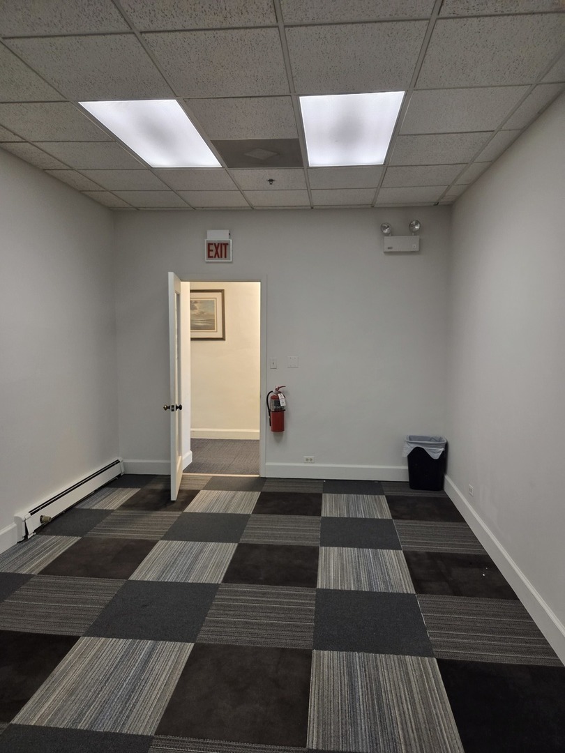 901 Burlington Avenue #209, Western Springs, IL 60558