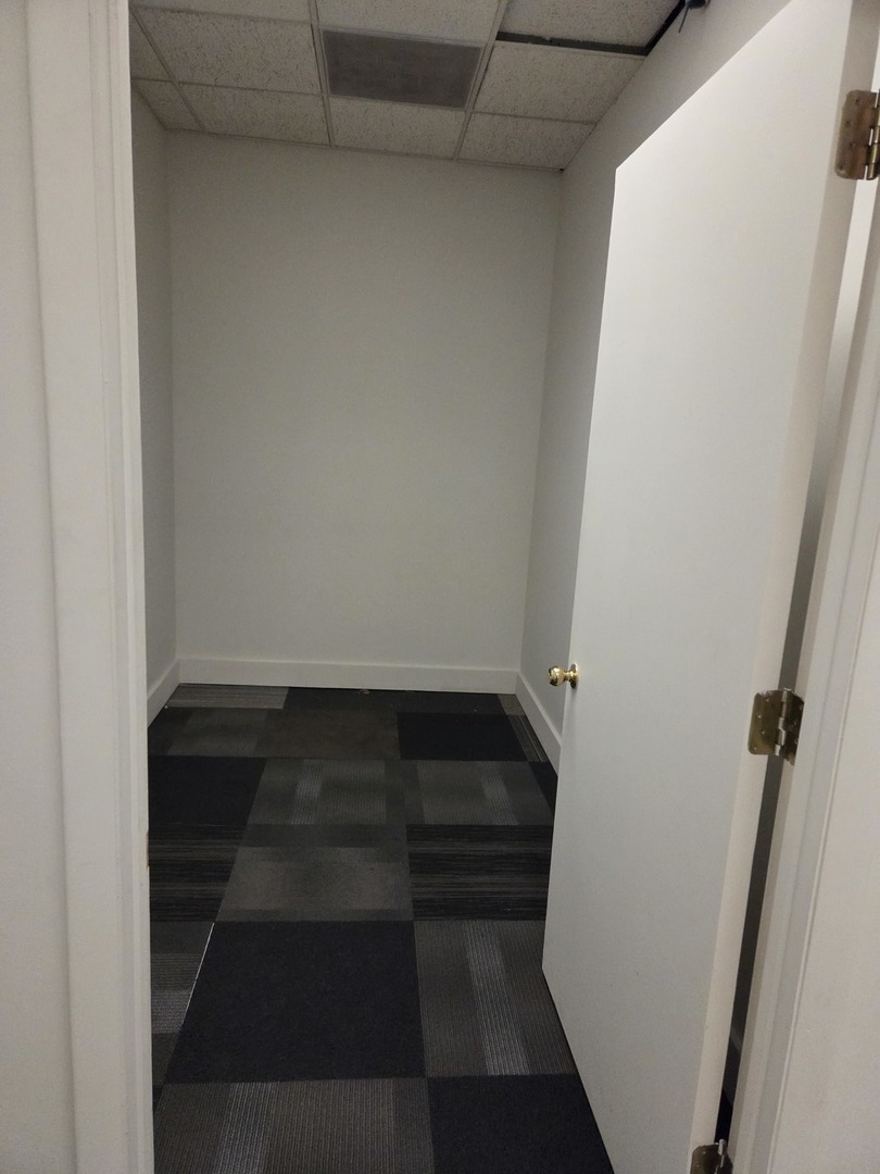 901 Burlington Avenue #209, Western Springs, IL 60558