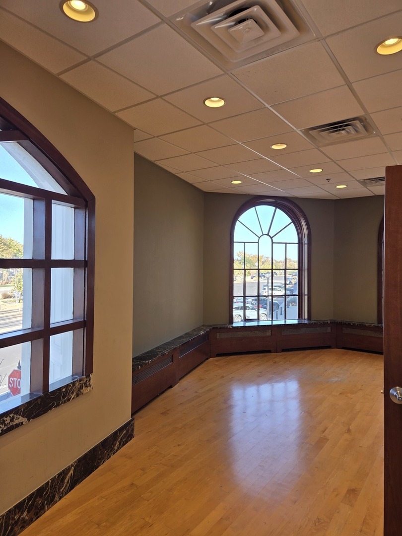 901 Burlington Avenue #200, Western Springs, IL 60558