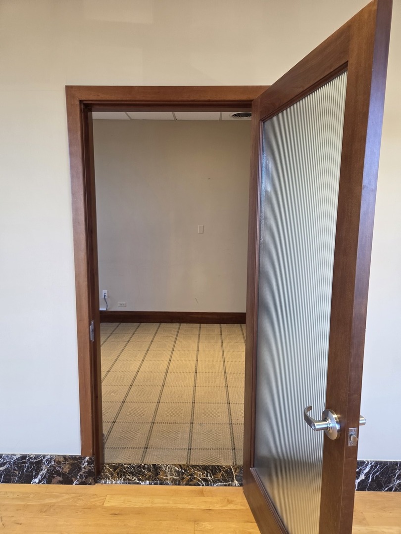 901 Burlington Avenue #200, Western Springs, IL 60558